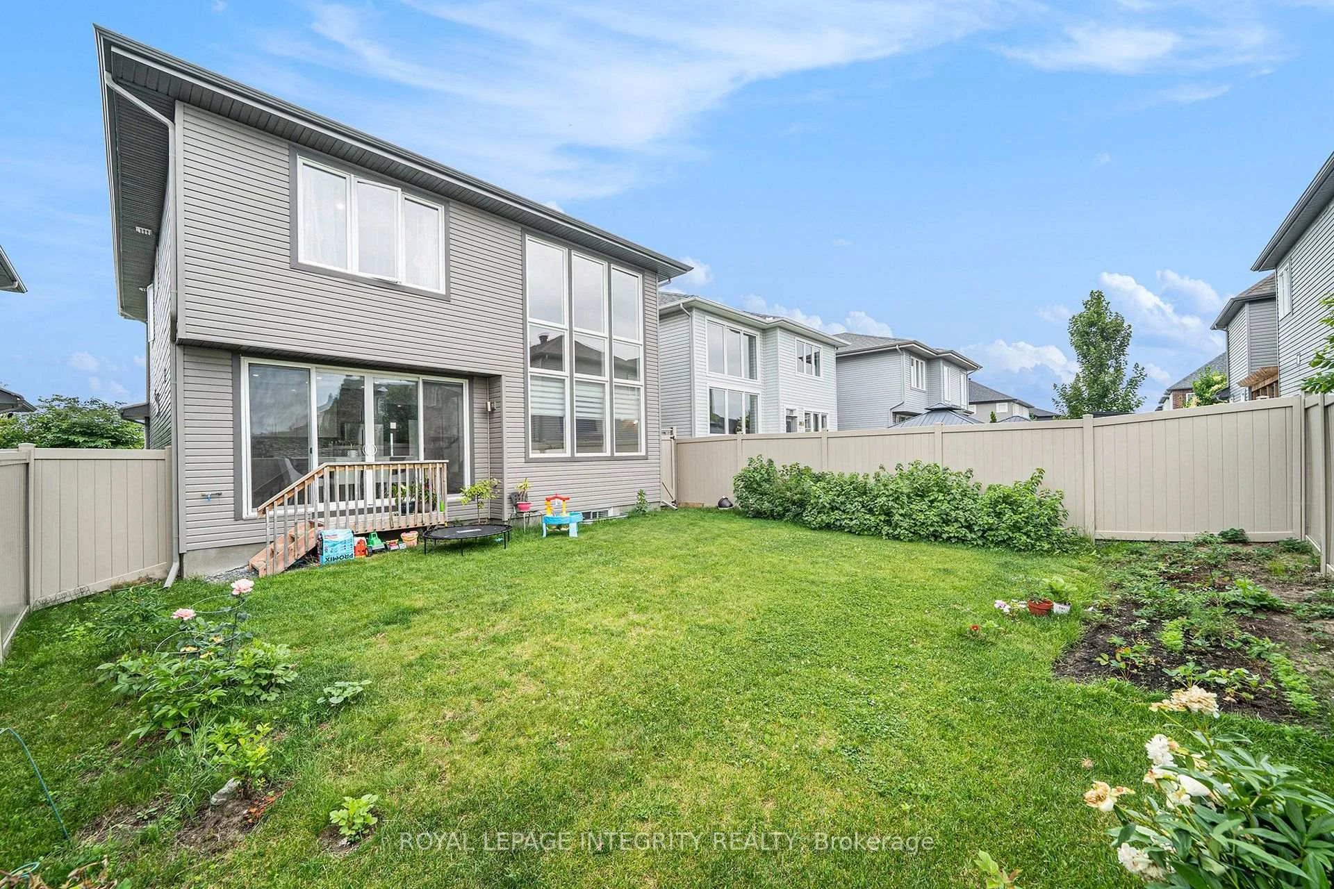 Photo 34 of 126 Groningen Street, Ottawa, Kanata - Emerald Meadows/Trailwest — HOMEH