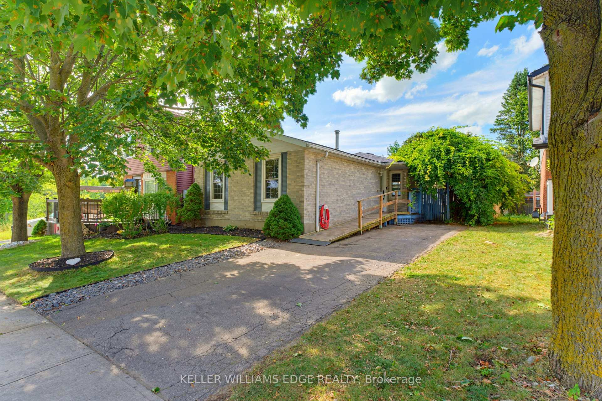 Photo 1 of 431 West Acres Drive, Guelph, Willow West/Sugarbush/West Acres — HOMEH
