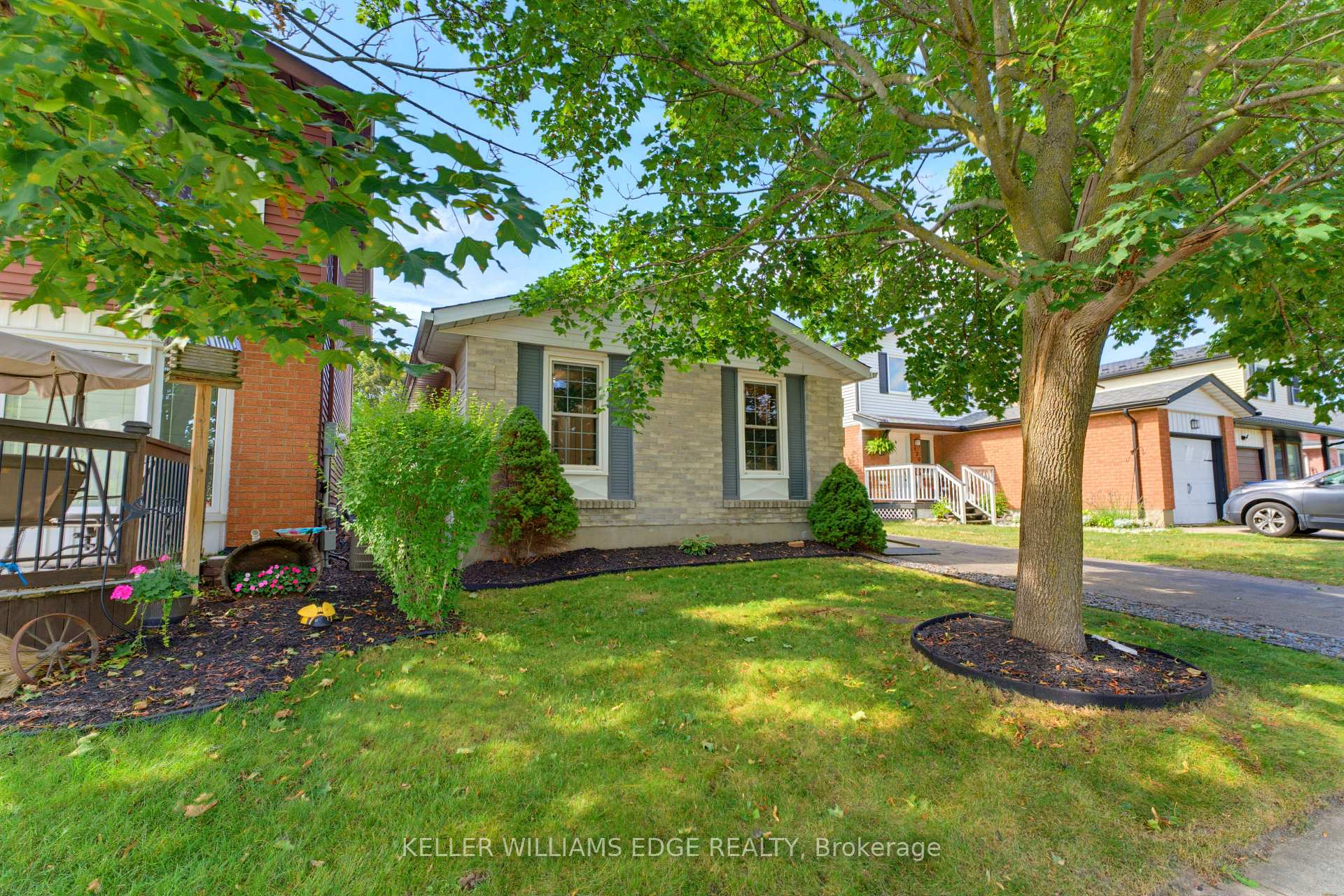 Photo 3 of 431 West Acres Drive, Guelph, Willow West/Sugarbush/West Acres — HOMEH