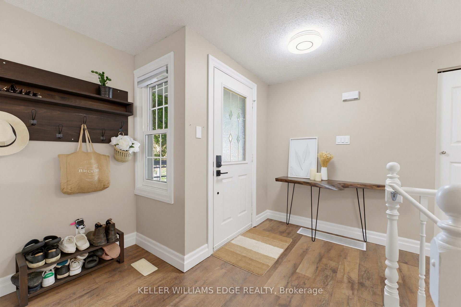 Photo 5 of 431 West Acres Drive, Guelph, Willow West/Sugarbush/West Acres — HOMEH