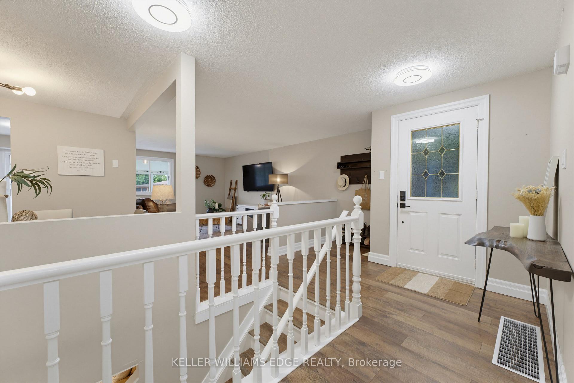 Photo 7 of 431 West Acres Drive, Guelph, Willow West/Sugarbush/West Acres — HOMEH
