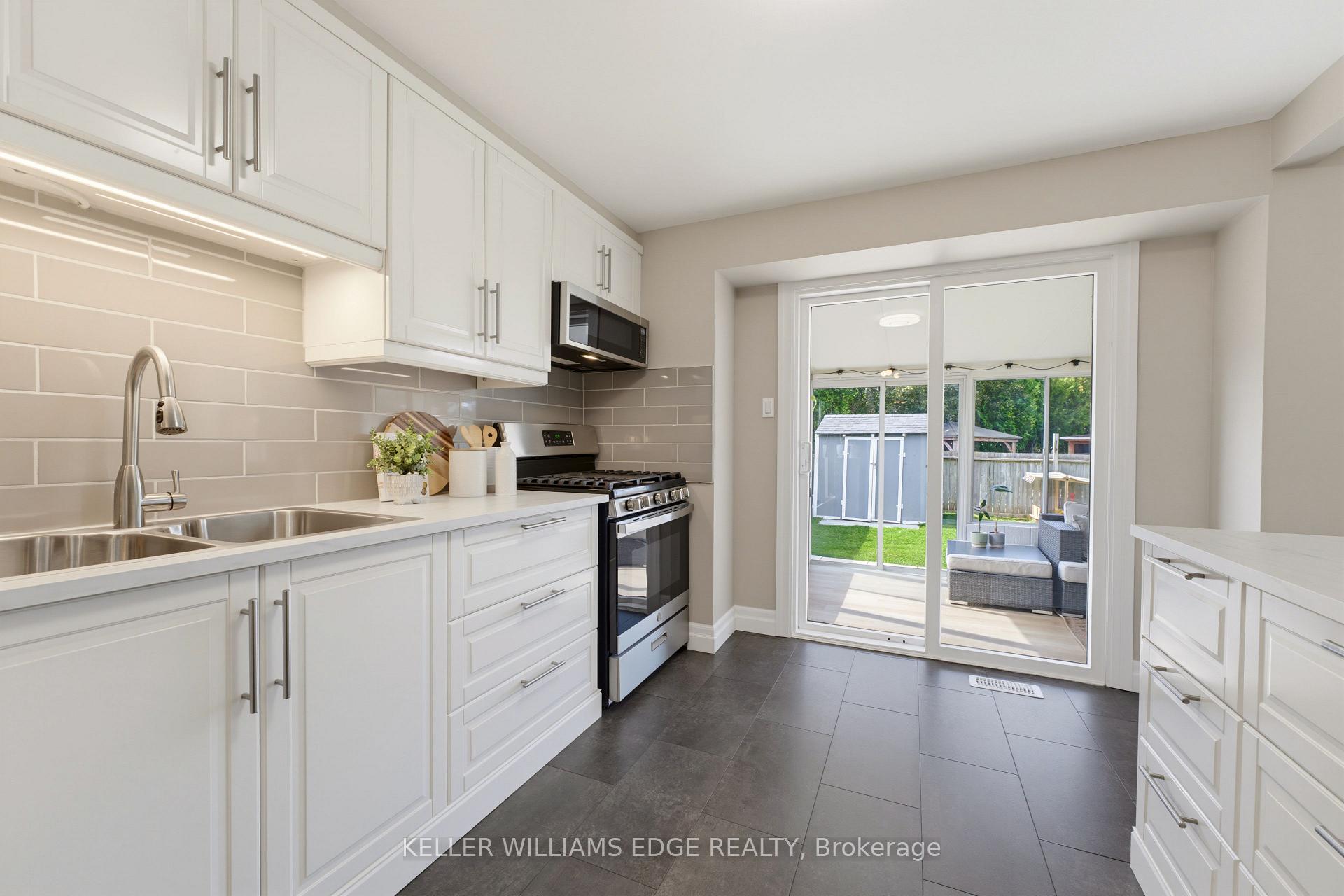 Photo 12 of 431 West Acres Drive, Guelph, Willow West/Sugarbush/West Acres — HOMEH