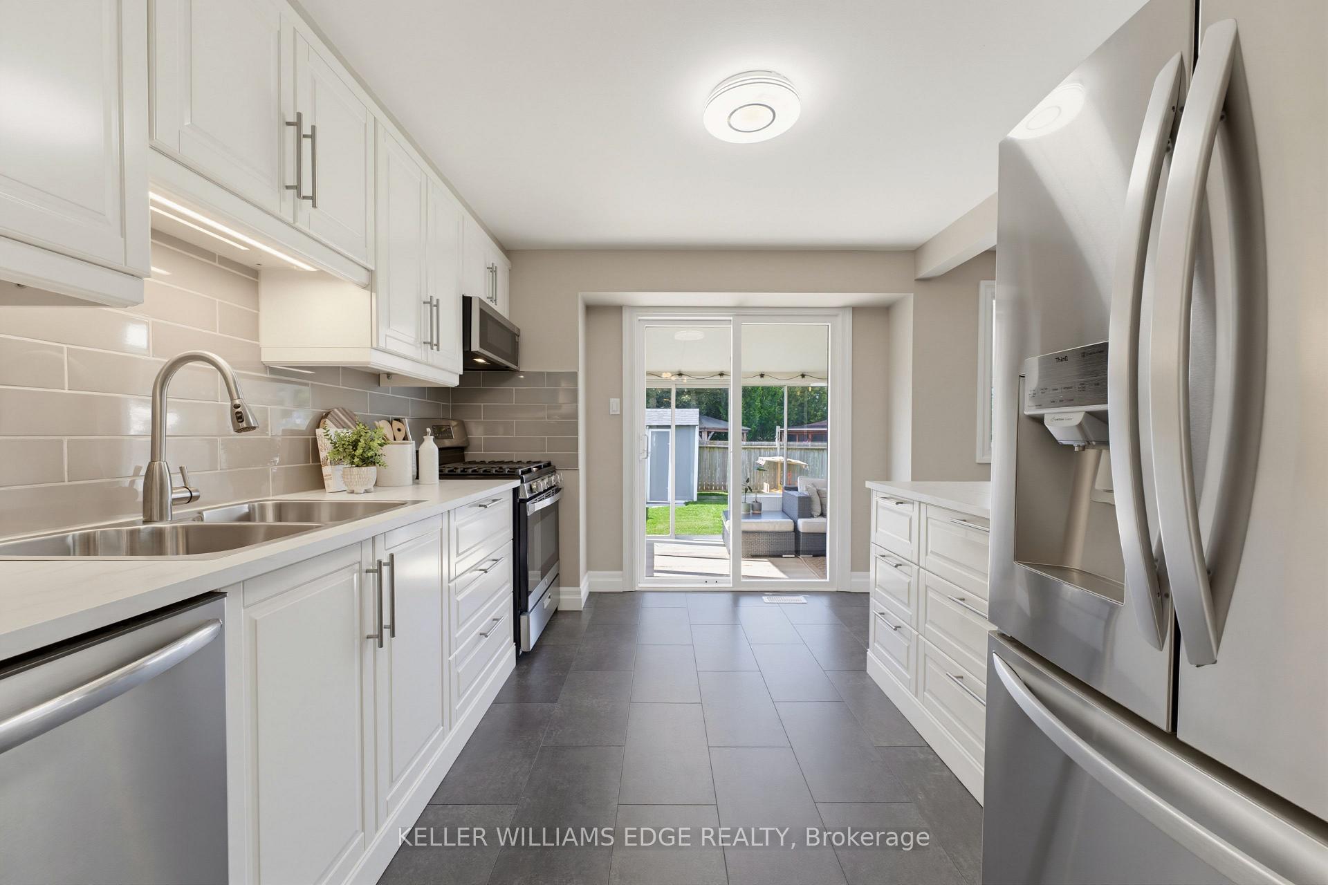 Photo 13 of 431 West Acres Drive, Guelph, Willow West/Sugarbush/West Acres — HOMEH