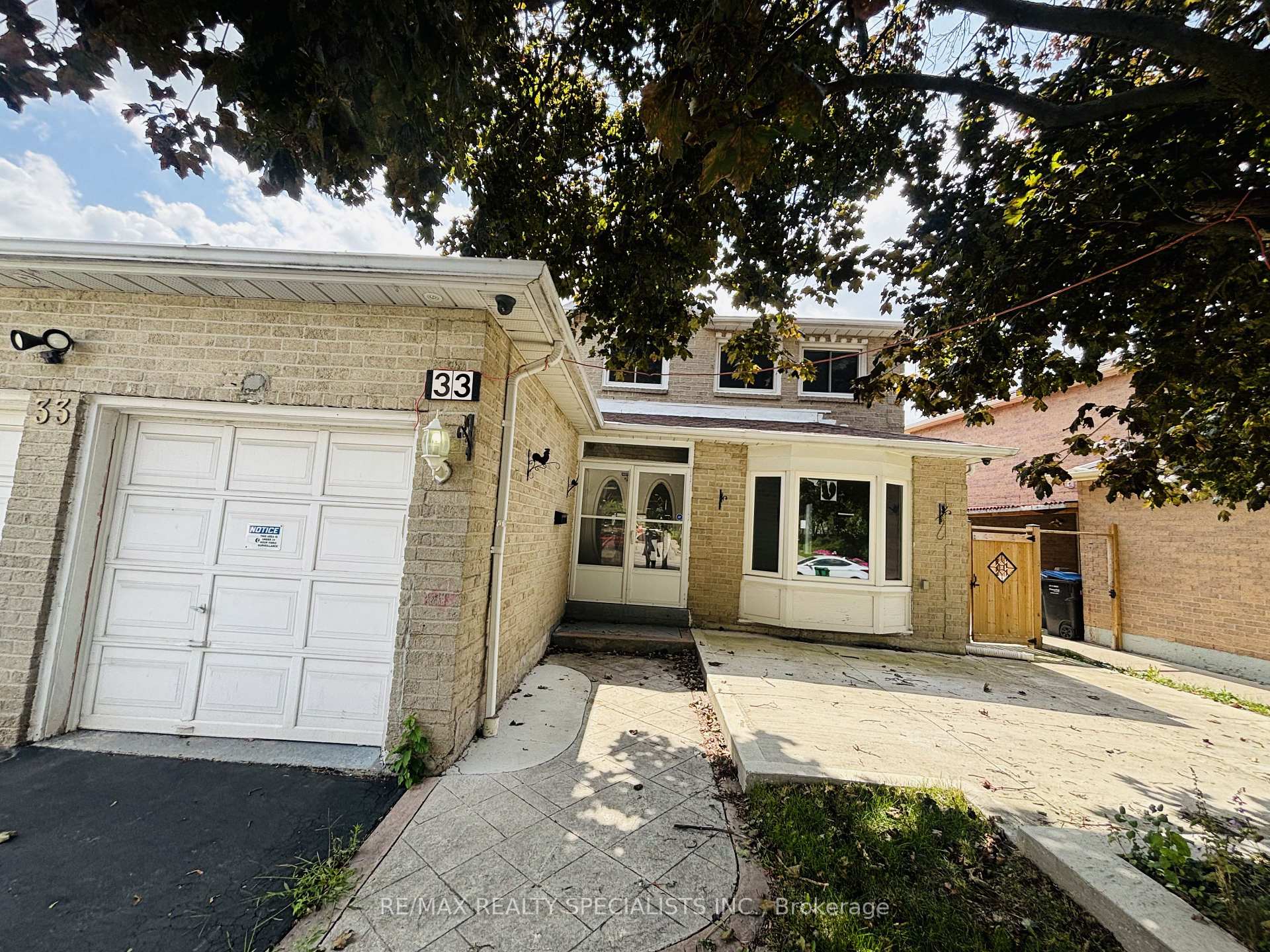 Photo 4 of 33 Cherrytree Drive, Brampton, Fletcher's Creek South — HOMEH