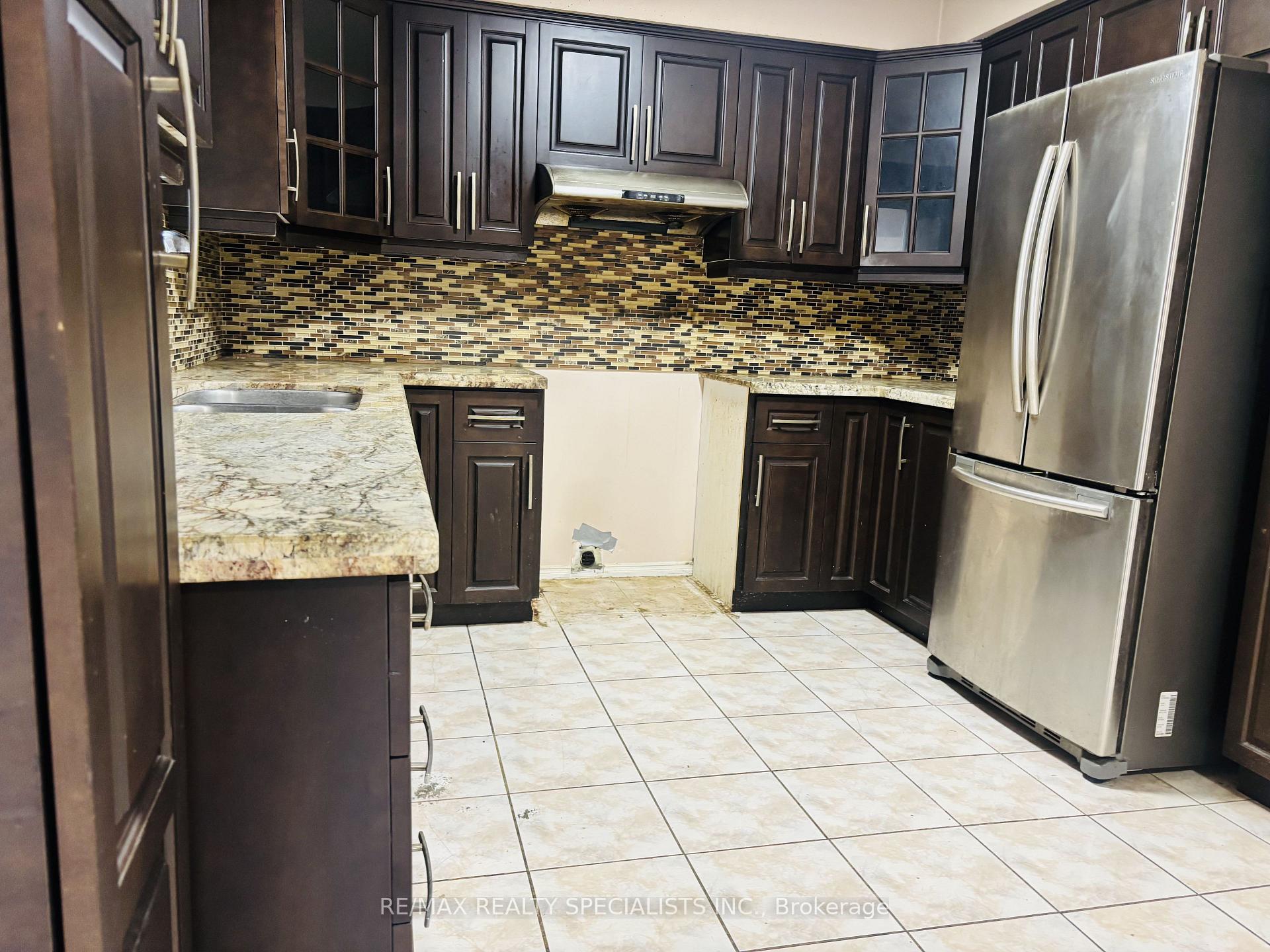 Photo 14 of 33 Cherrytree Drive, Brampton, Fletcher's Creek South — HOMEH