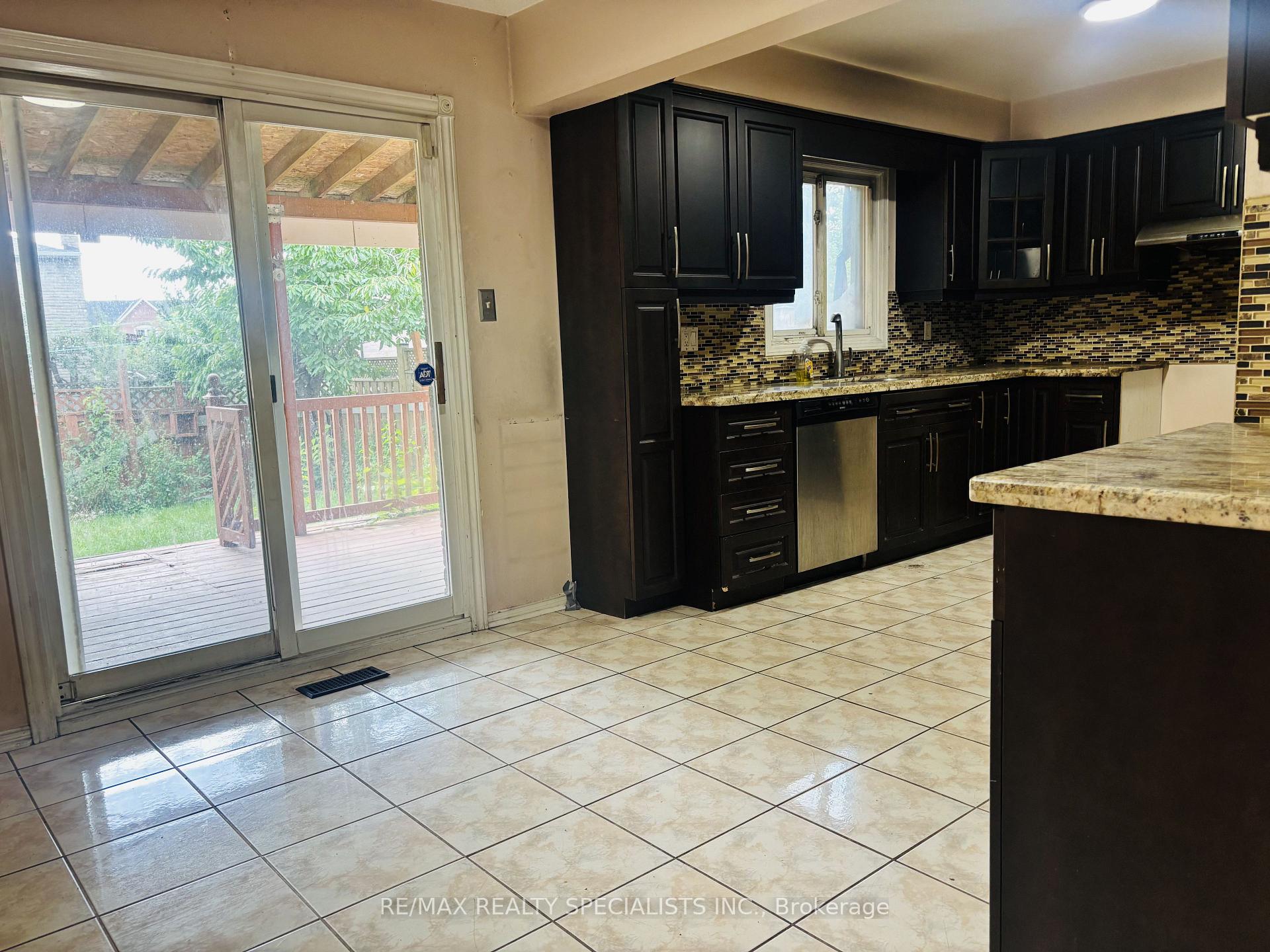 Photo 15 of 33 Cherrytree Drive, Brampton, Fletcher's Creek South — HOMEH