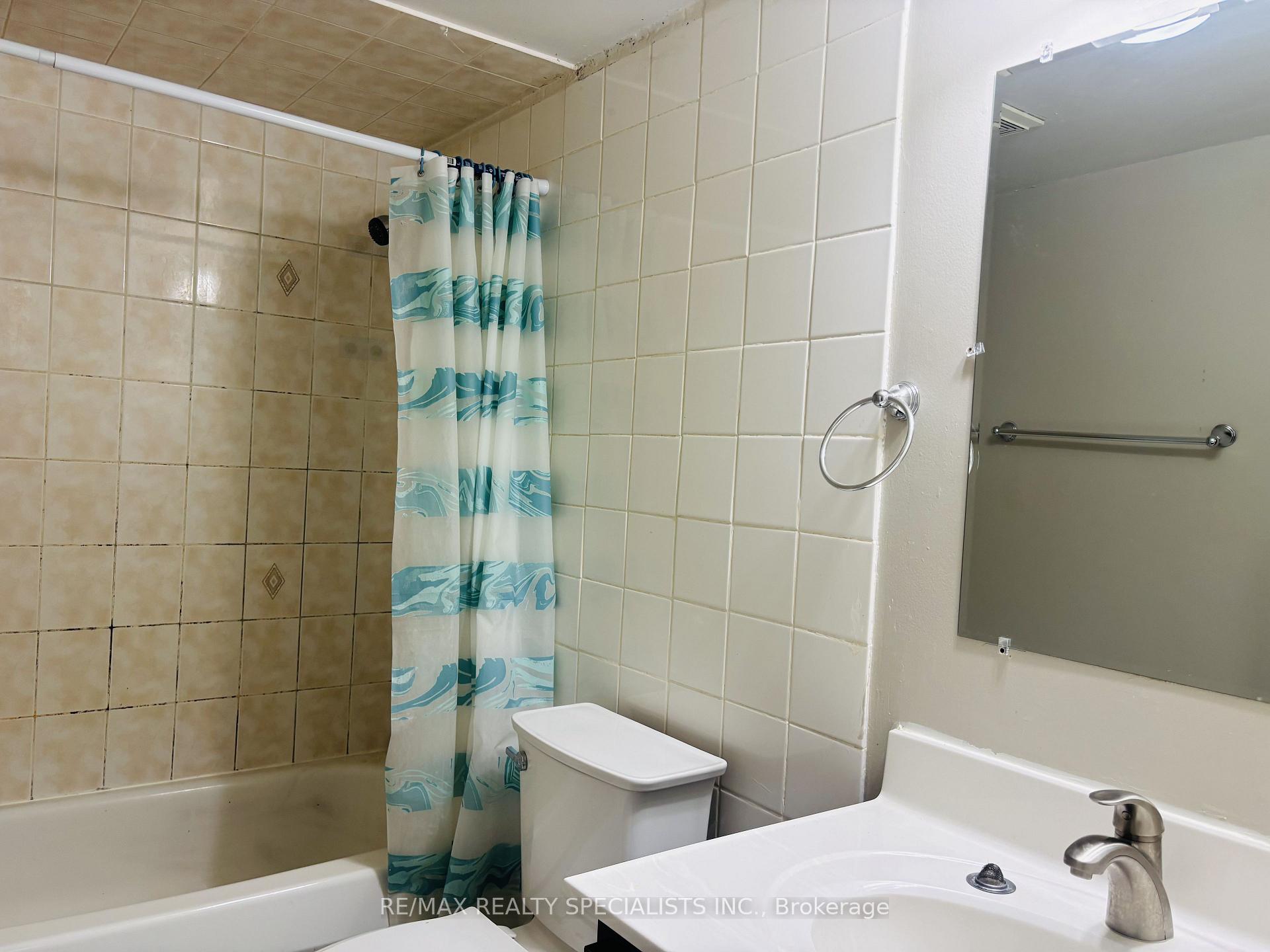 Photo 19 of 33 Cherrytree Drive, Brampton, Fletcher's Creek South — HOMEH
