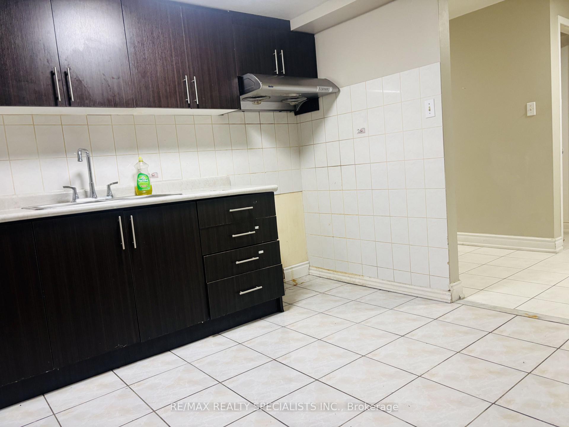 Photo 28 of 33 Cherrytree Drive, Brampton, Fletcher's Creek South — HOMEH