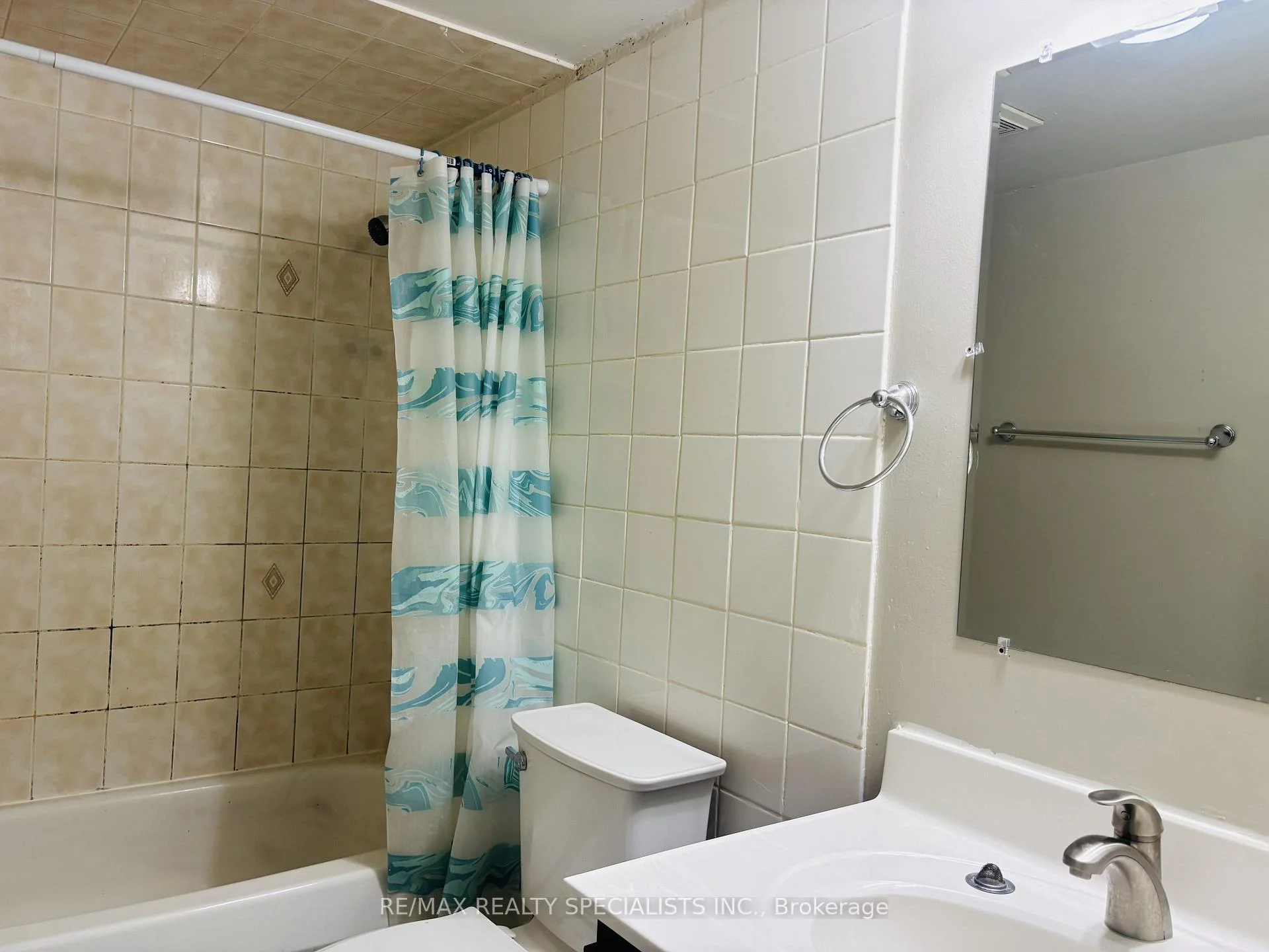 Photo 37 of 33 Cherrytree Drive, Brampton, Fletcher's Creek South — HOMEH
