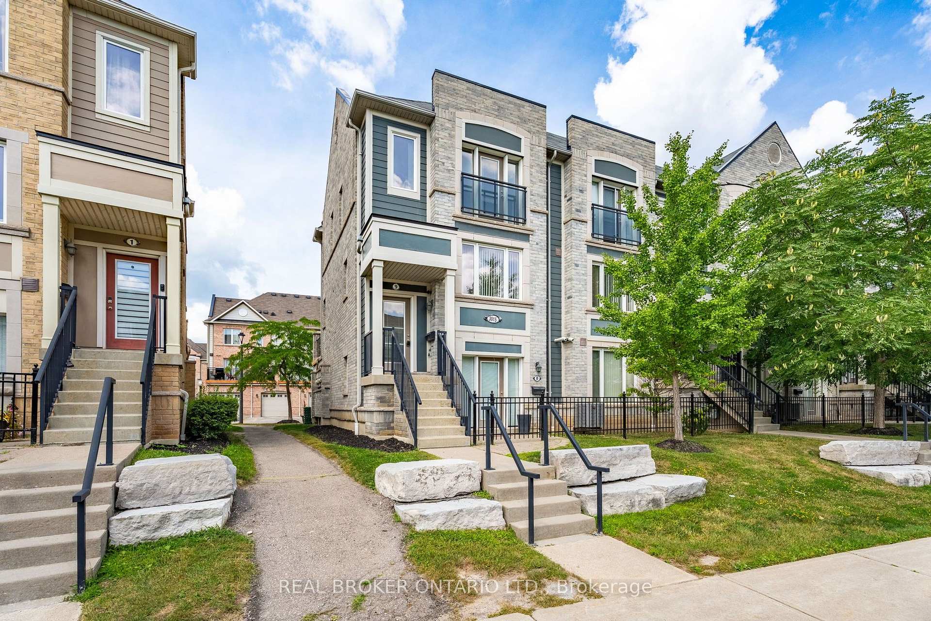 Photo 2 of Unit 9, 3015 Destination Drive, Mississauga, Churchill Meadows — HOMEH