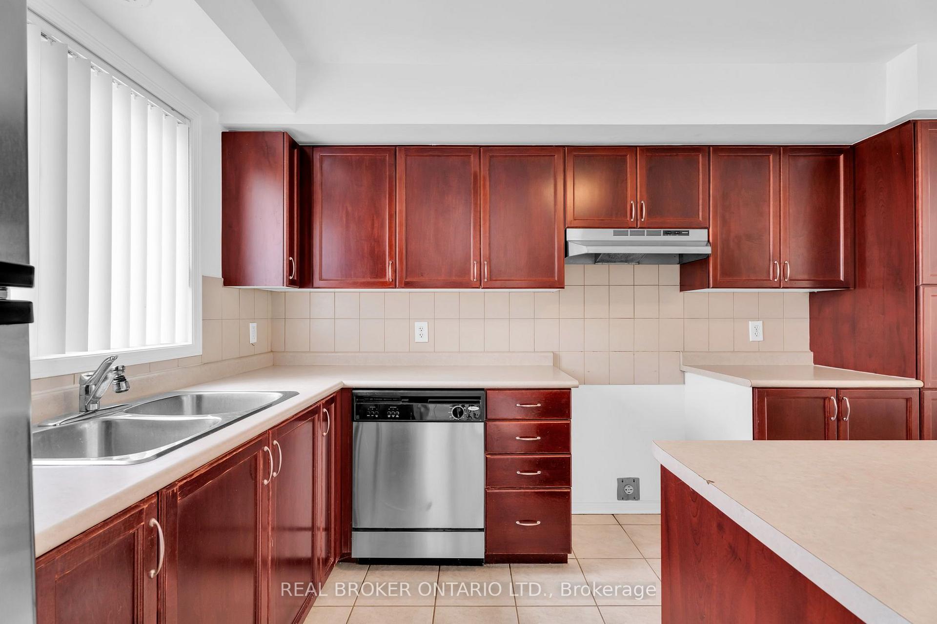 Photo 15 of Unit 9, 3015 Destination Drive, Mississauga, Churchill Meadows — HOMEH