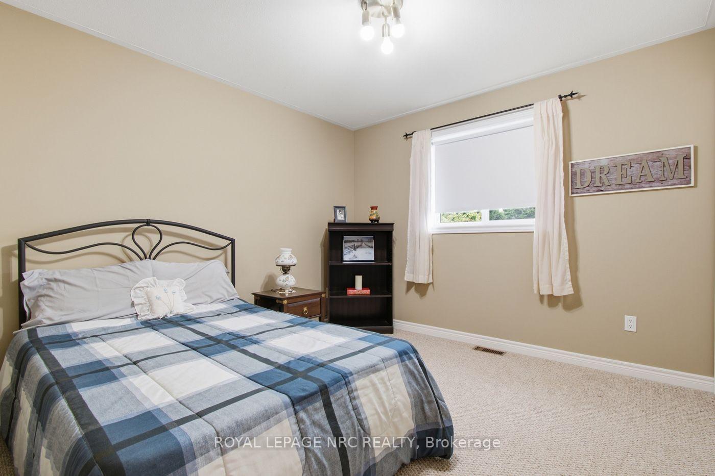 Photo 11 of 73 Rolling Meadows Boulevard, Pelham, Fonthill — HOMEH