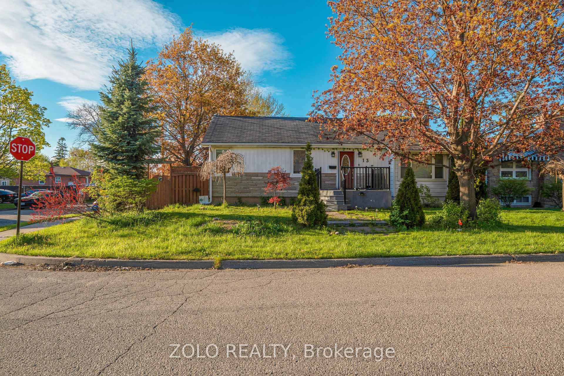 Photo 2 of 13 Foster Road, Mississauga, Malton — HOMEH