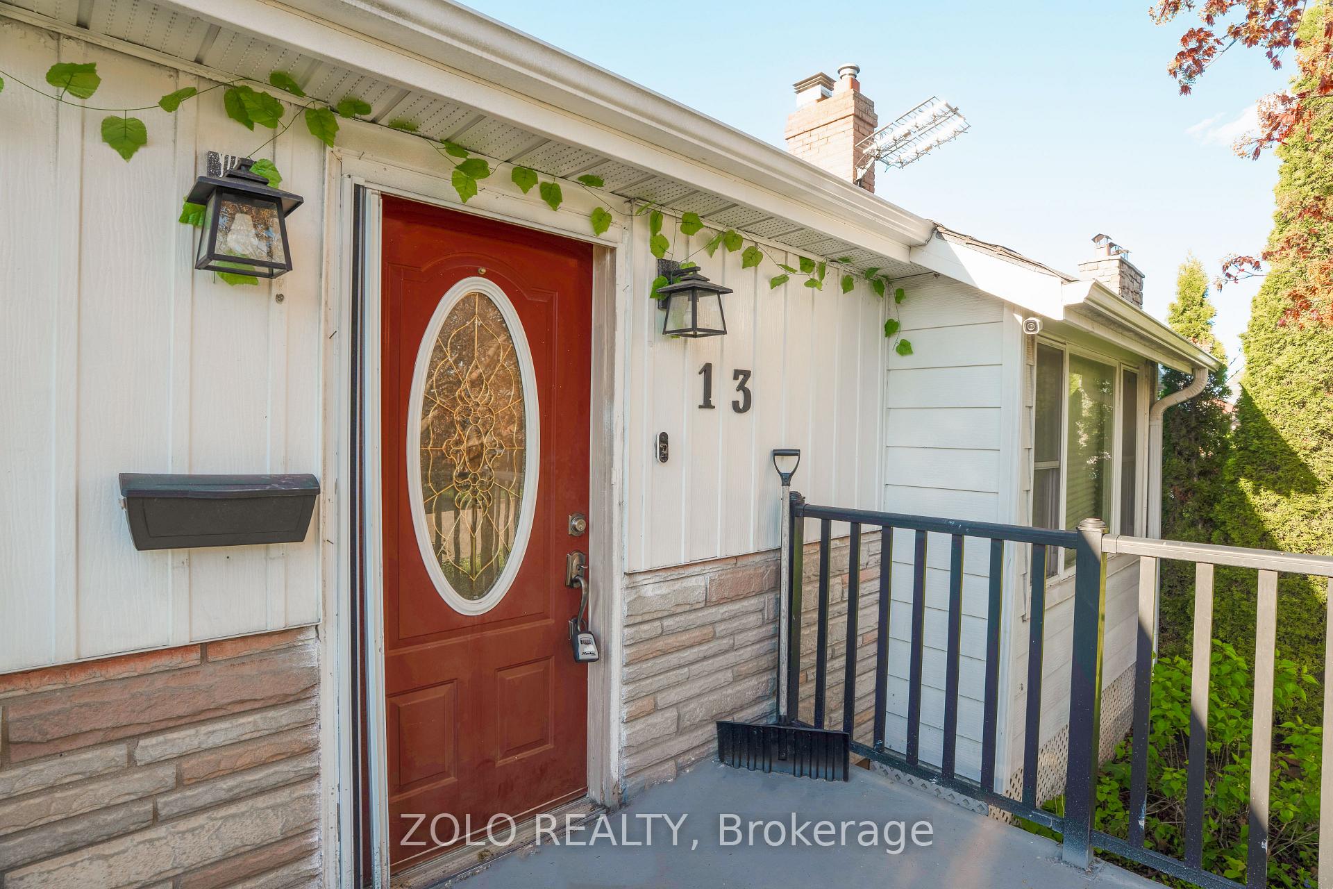 Photo 6 of 13 Foster Road, Mississauga, Malton — HOMEH
