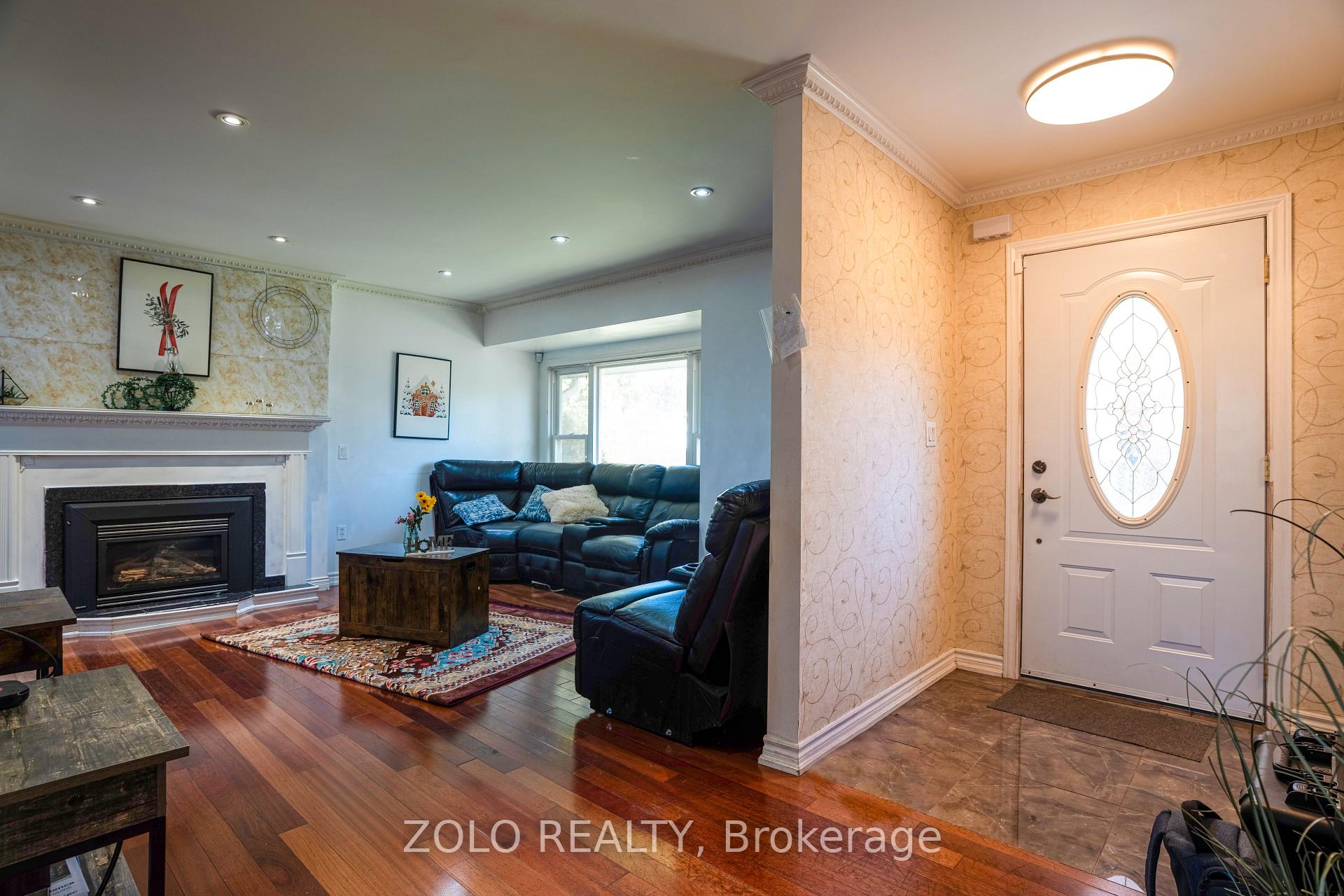 Photo 11 of 13 Foster Road, Mississauga, Malton — HOMEH