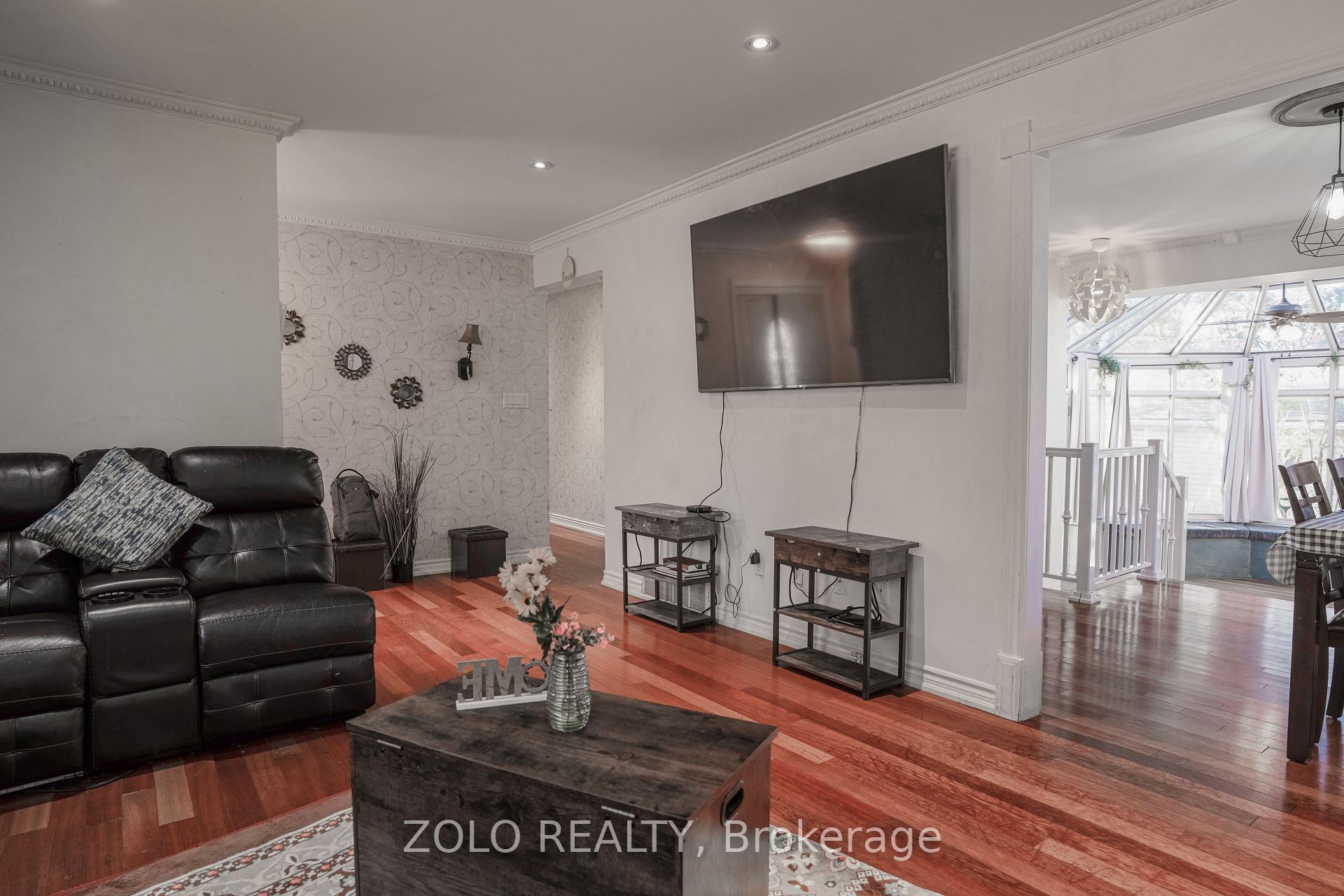 Photo 14 of 13 Foster Road, Mississauga, Malton — HOMEH