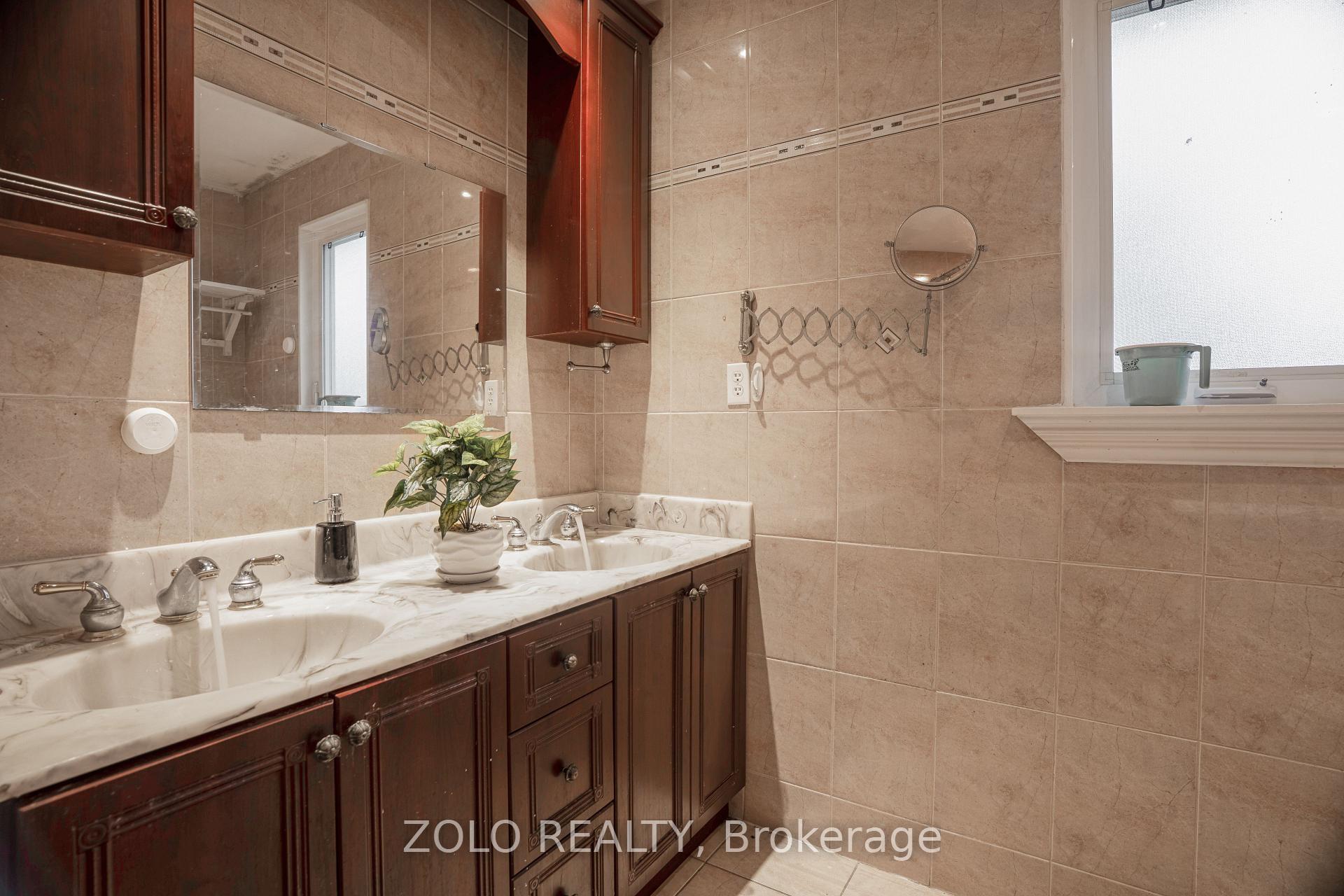 Photo 25 of 13 Foster Road, Mississauga, Malton — HOMEH