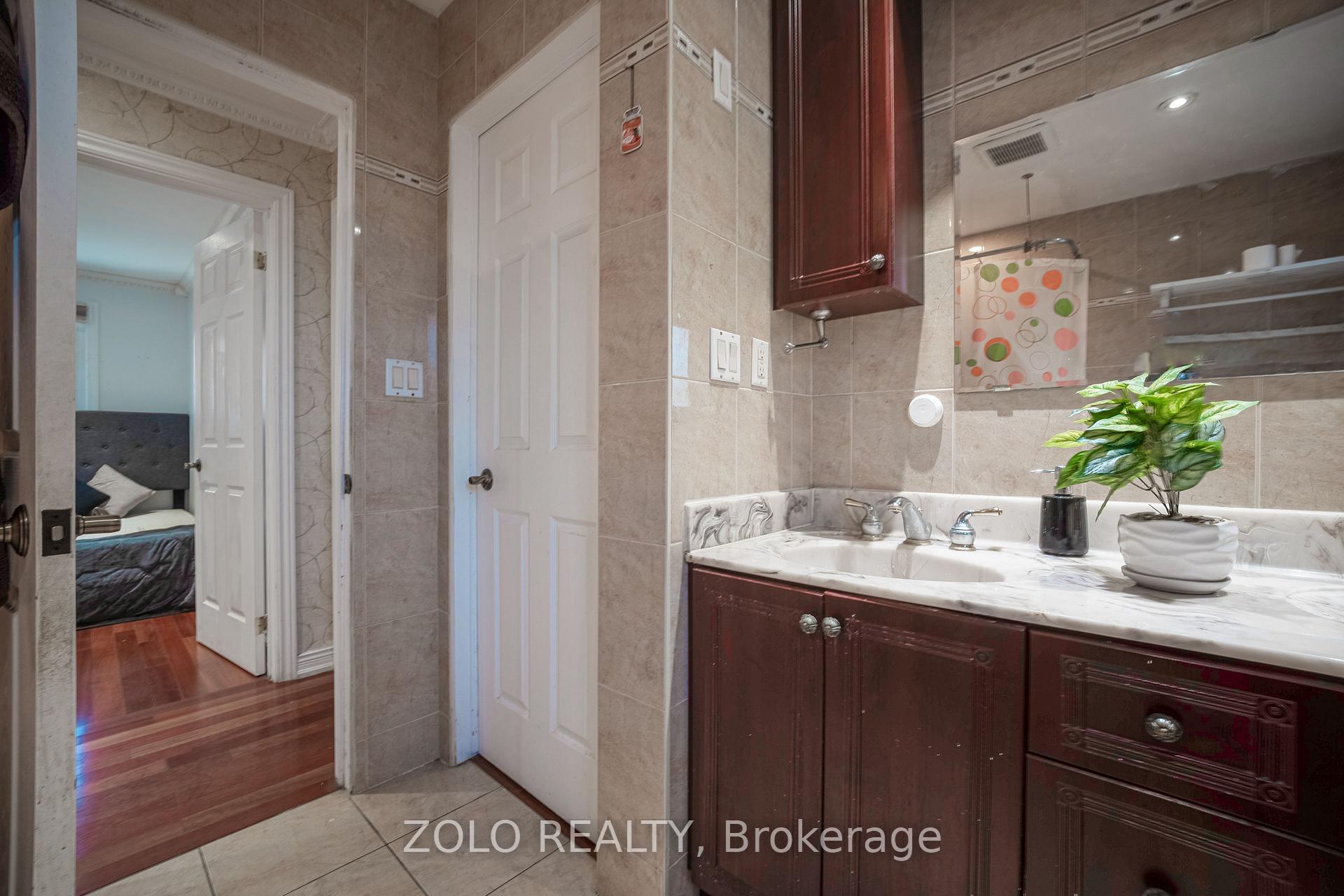 Photo 26 of 13 Foster Road, Mississauga, Malton — HOMEH