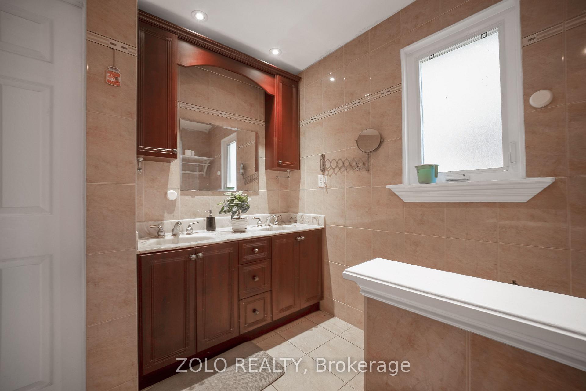 Photo 28 of 13 Foster Road, Mississauga, Malton — HOMEH