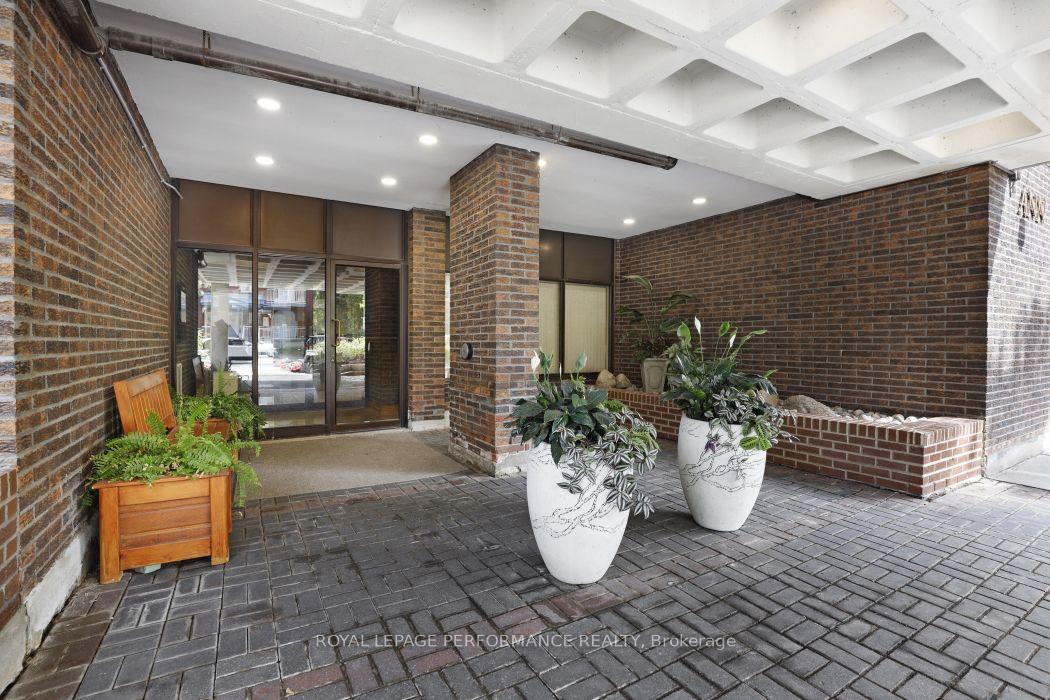 Photo 6 of Unit 1801, 71 Somerset Street W, Ottawa, Ottawa Centre/Golden Triangle — HOMEH
