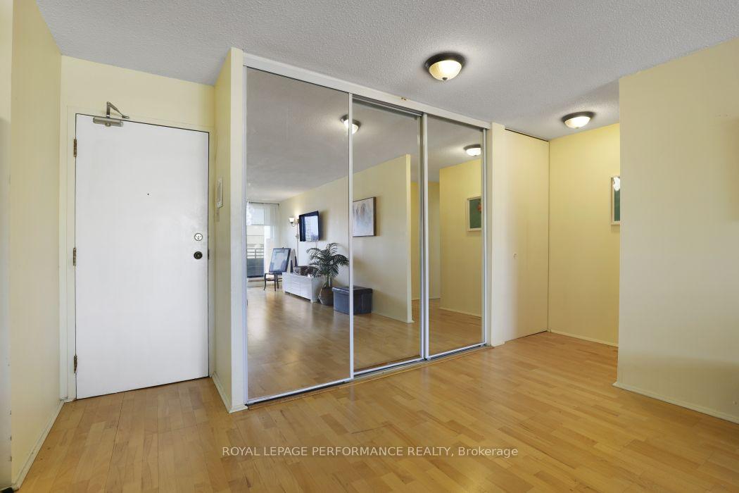 Photo 12 of Unit 1801, 71 Somerset Street W, Ottawa, Ottawa Centre/Golden Triangle — HOMEH