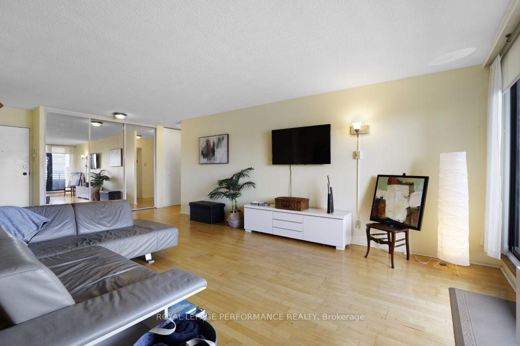 Photo 16 of Unit 1801, 71 Somerset Street W, Ottawa, Ottawa Centre/Golden Triangle — HOMEH