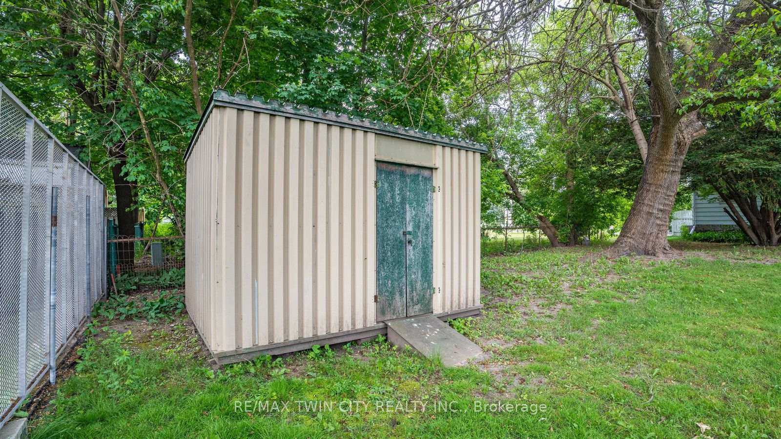 Photo 20 of 848 Colborne Street E, Brantford, Echo Place — HOMEH