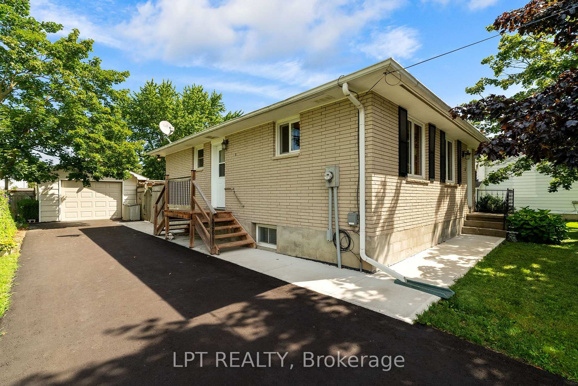 Photo 4 of 226 Tain Street, North Middlesex, Parkhill — HOMEH