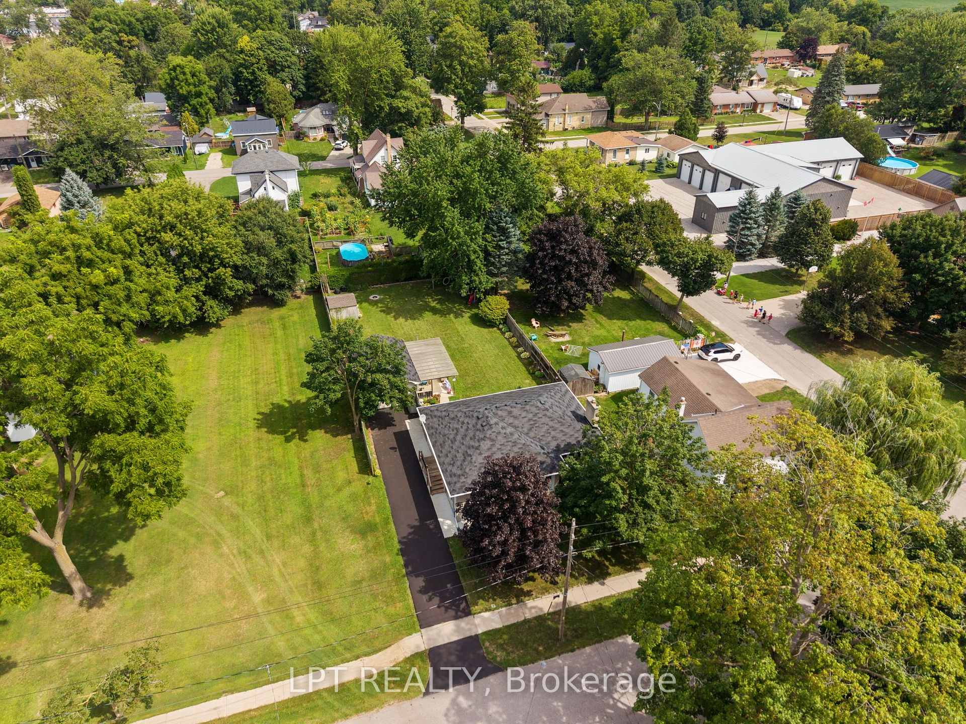 Photo 5 of 226 Tain Street, North Middlesex, Parkhill — HOMEH