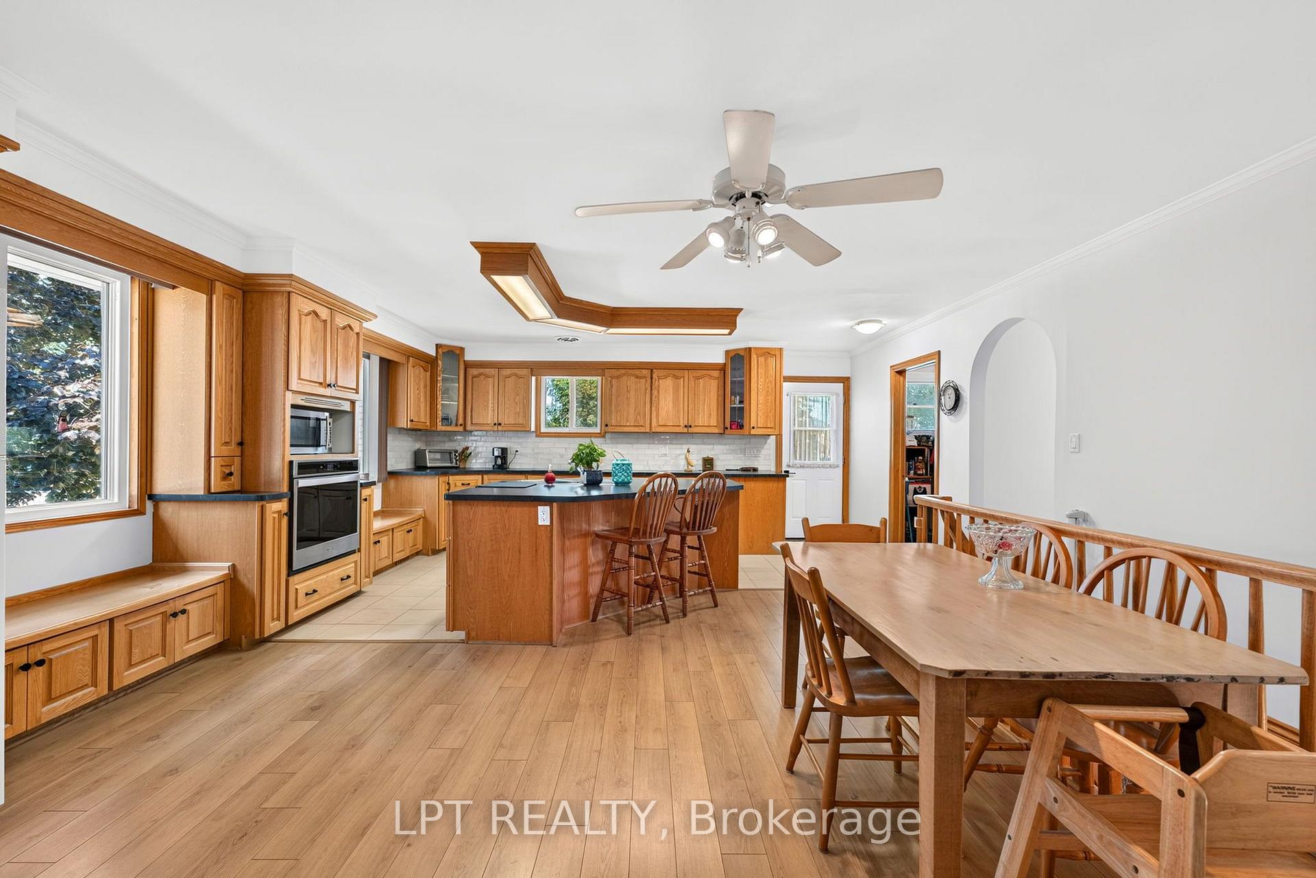 Photo 13 of 226 Tain Street, North Middlesex, Parkhill — HOMEH