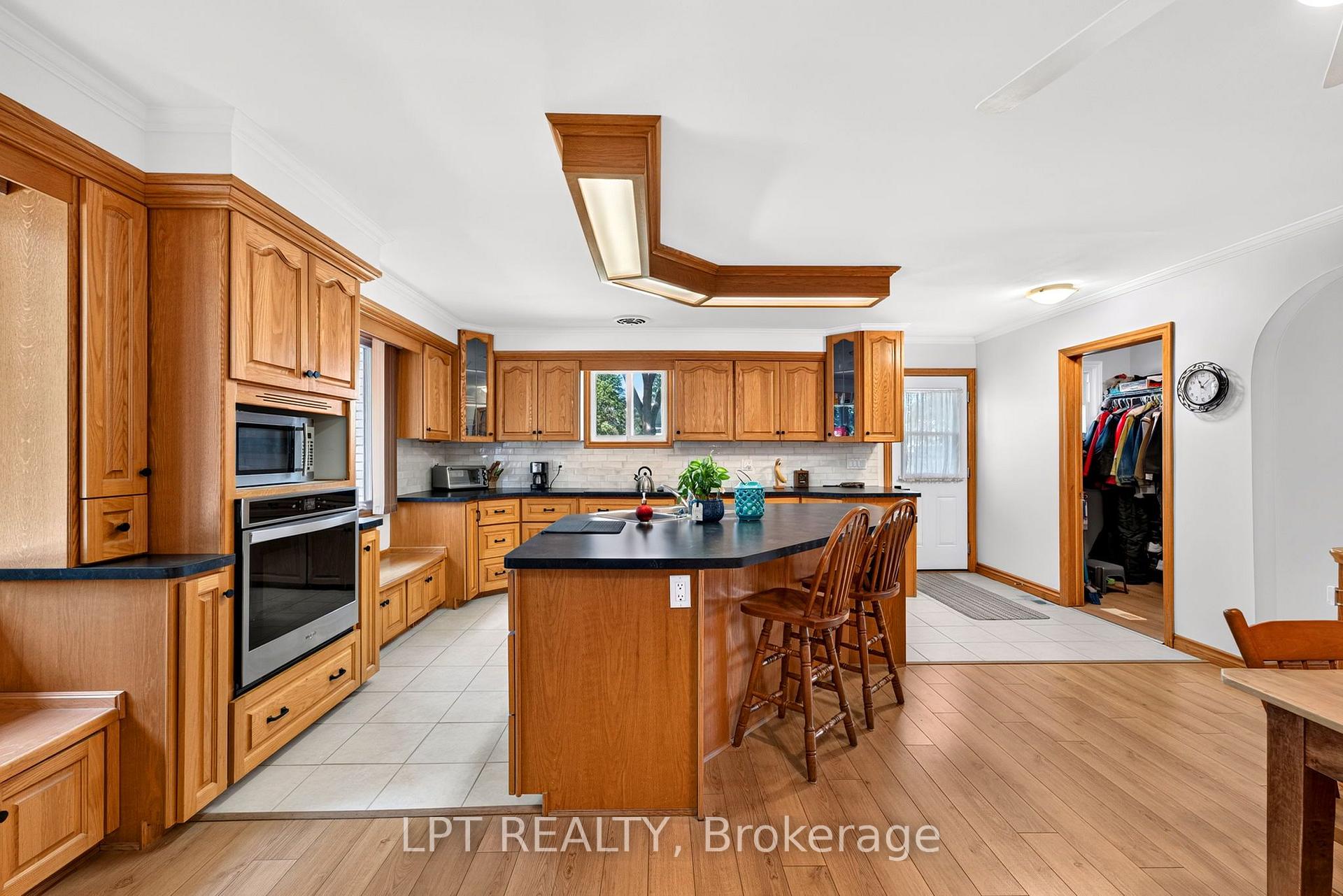 Photo 17 of 226 Tain Street, North Middlesex, Parkhill — HOMEH