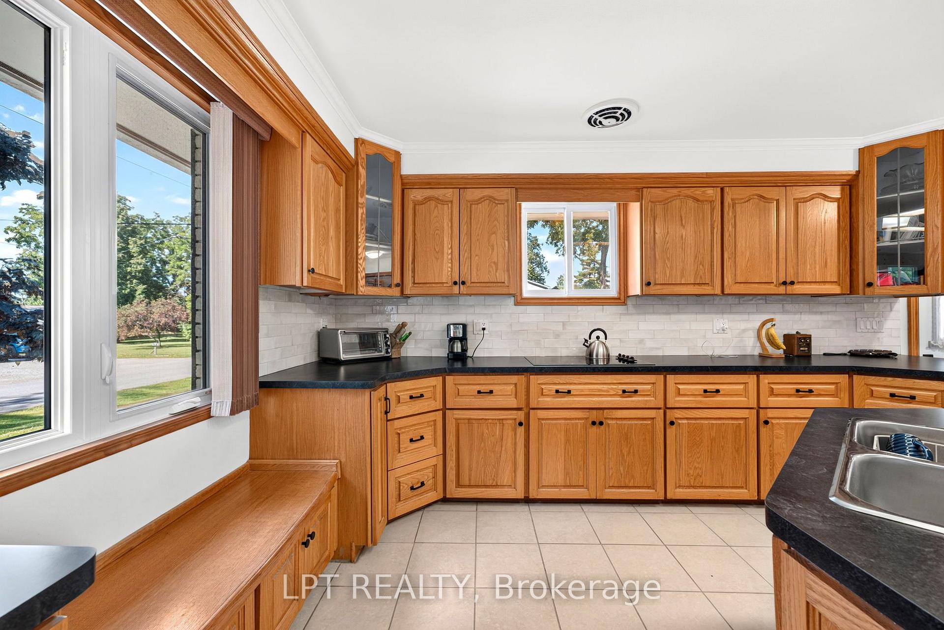 Photo 18 of 226 Tain Street, North Middlesex, Parkhill — HOMEH
