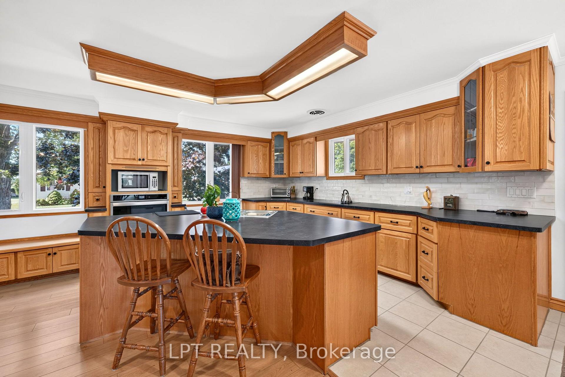 Photo 19 of 226 Tain Street, North Middlesex, Parkhill — HOMEH
