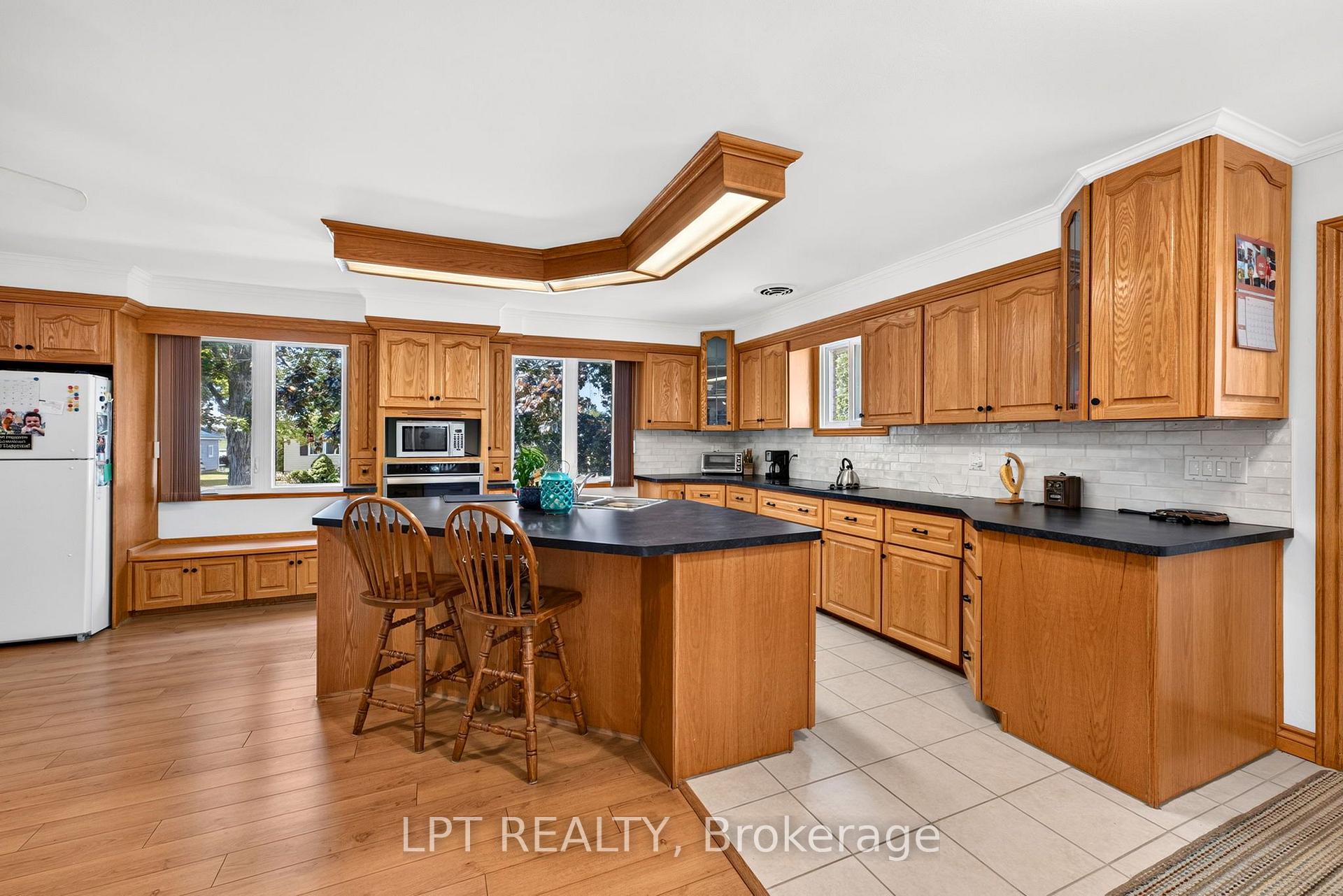 Photo 20 of 226 Tain Street, North Middlesex, Parkhill — HOMEH