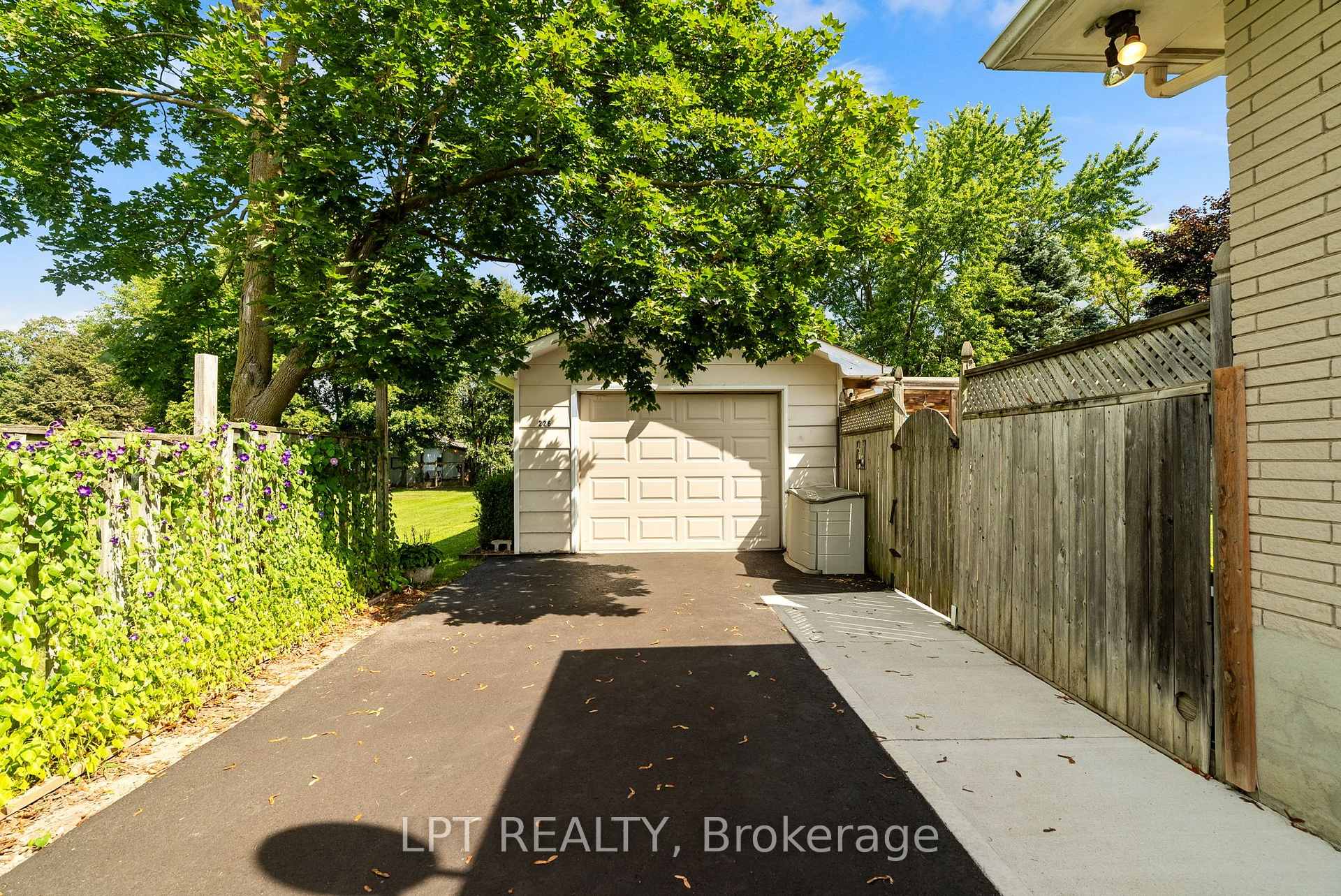 Photo 36 of 226 Tain Street, North Middlesex, Parkhill — HOMEH
