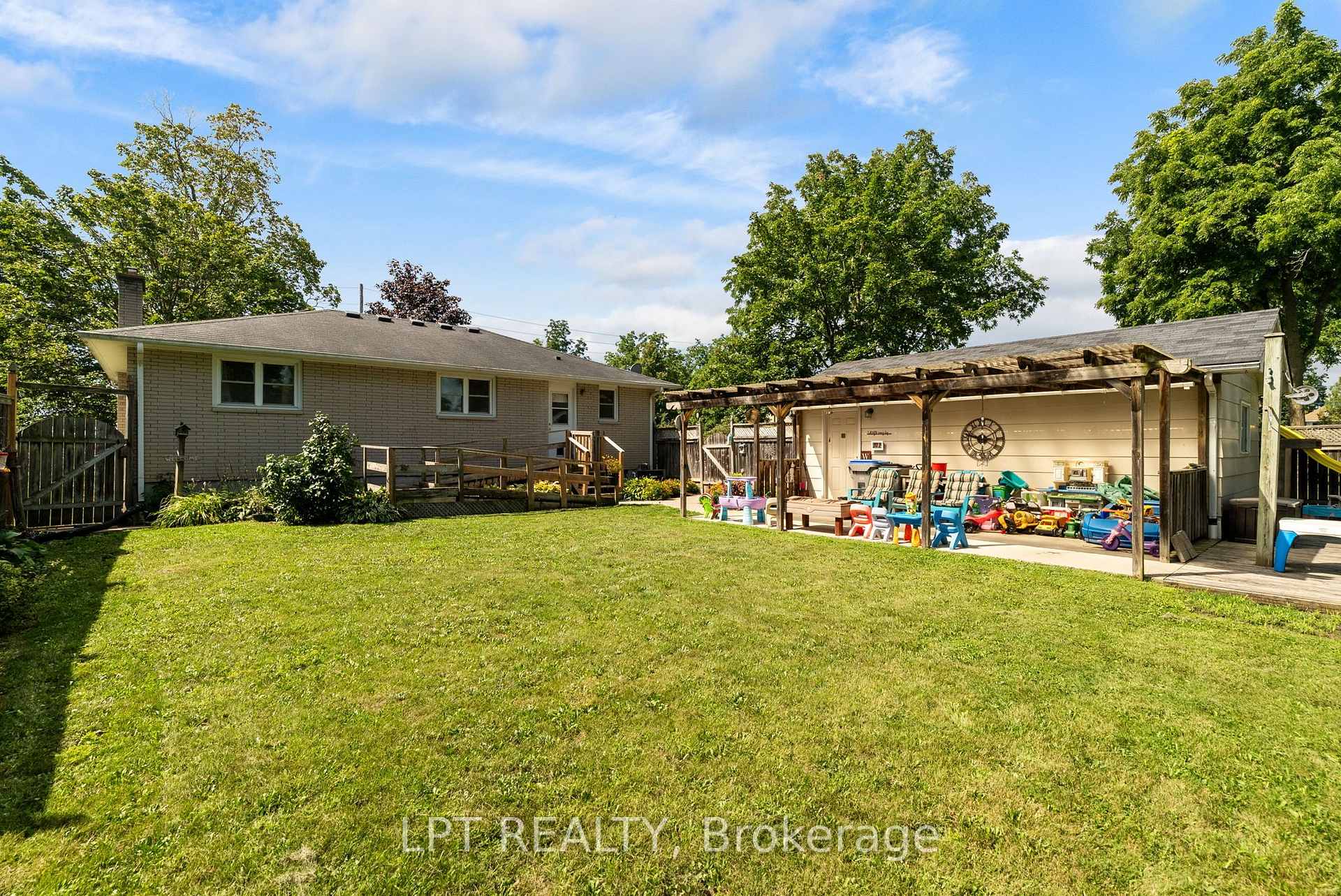 Photo 37 of 226 Tain Street, North Middlesex, Parkhill — HOMEH
