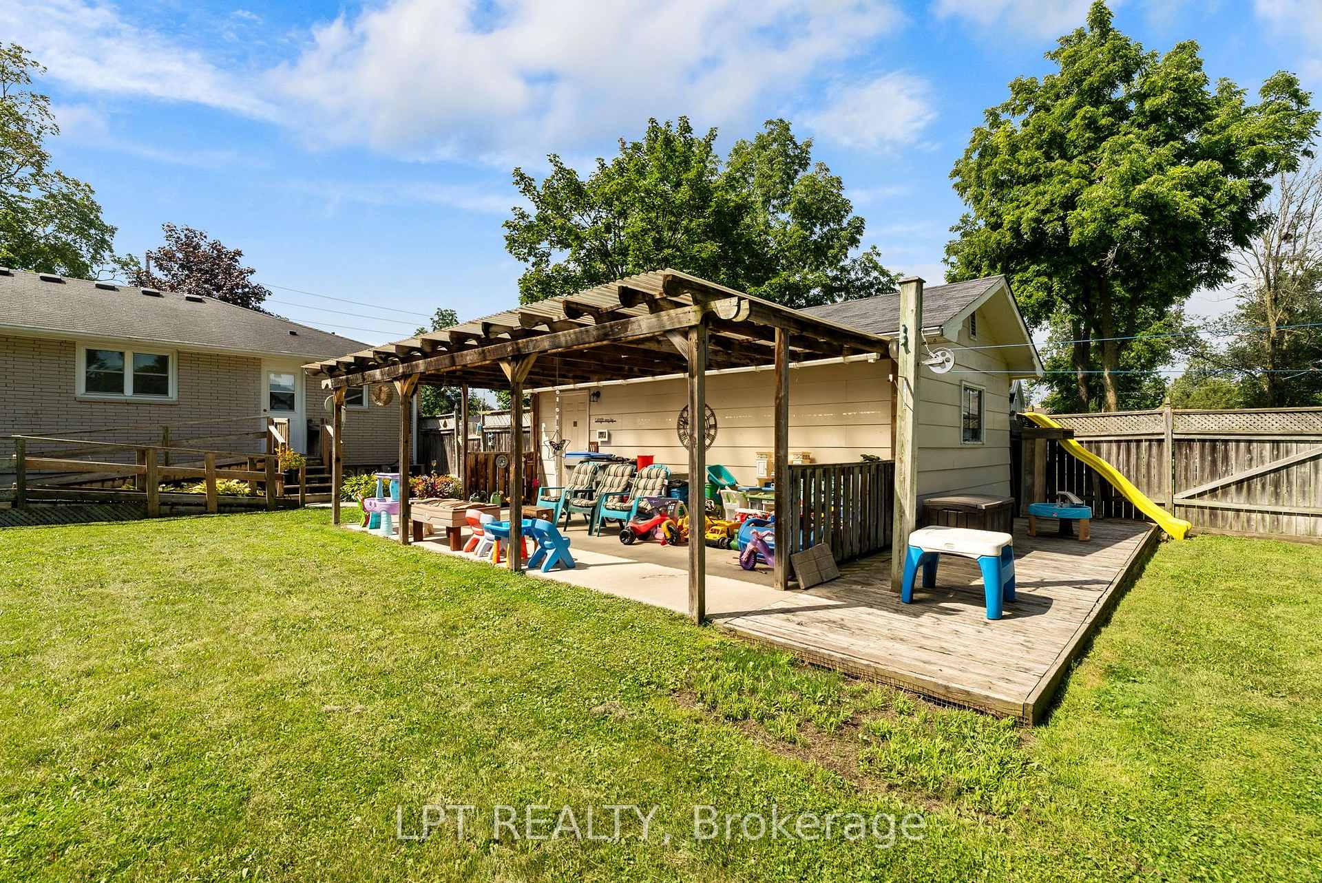 Photo 38 of 226 Tain Street, North Middlesex, Parkhill — HOMEH