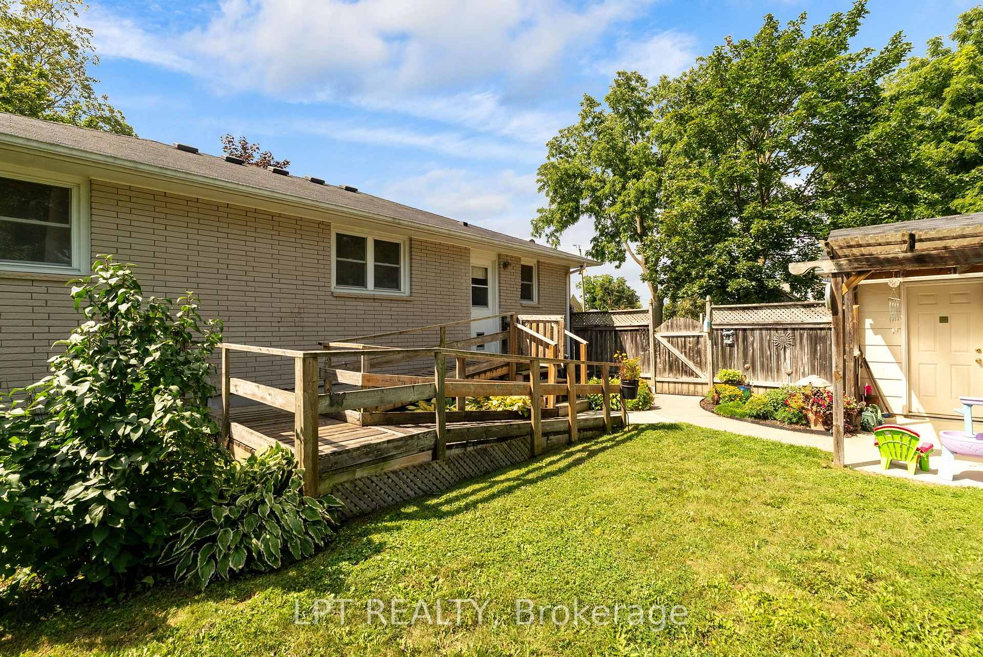 Photo 41 of 226 Tain Street, North Middlesex, Parkhill — HOMEH
