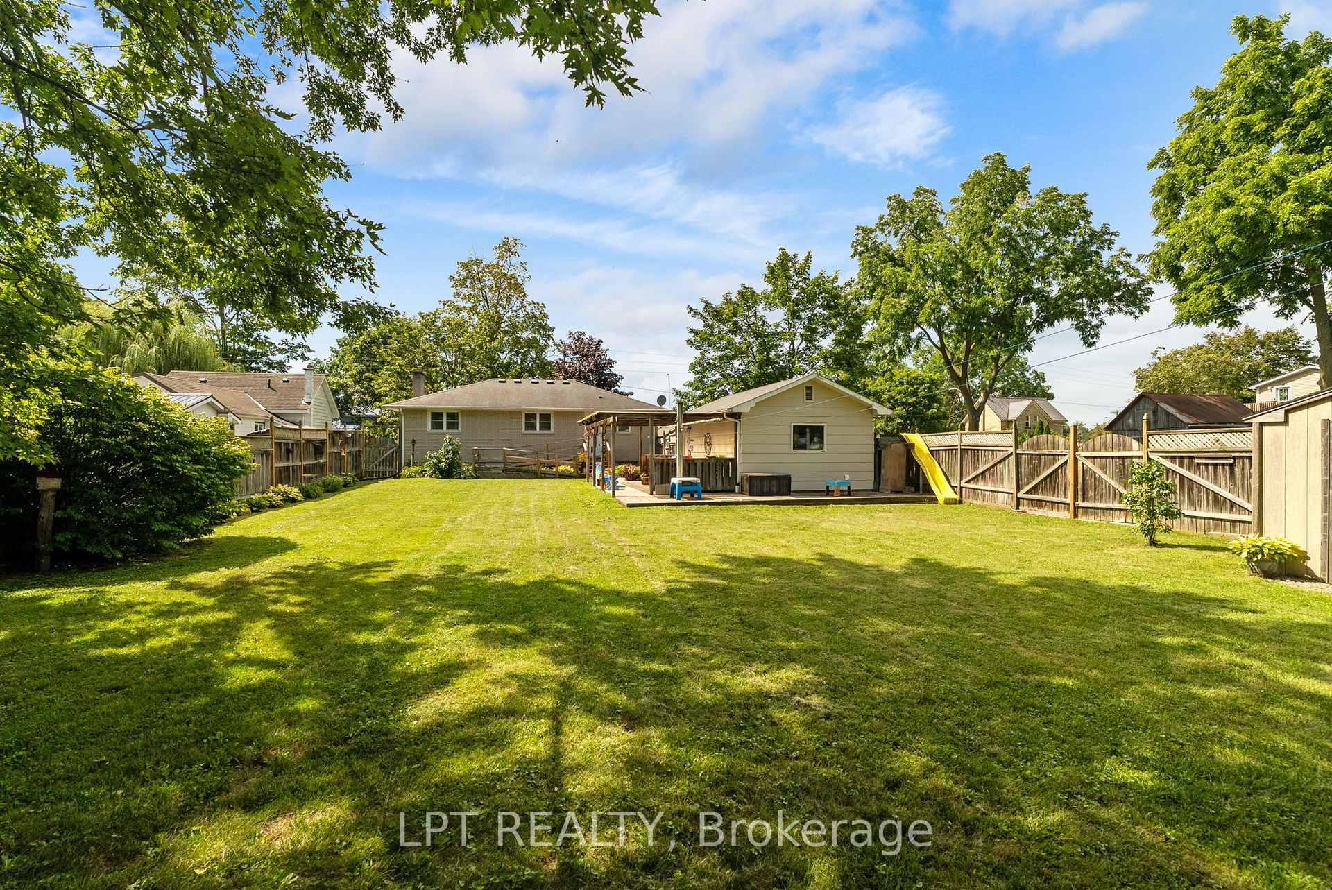 Photo 42 of 226 Tain Street, North Middlesex, Parkhill — HOMEH
