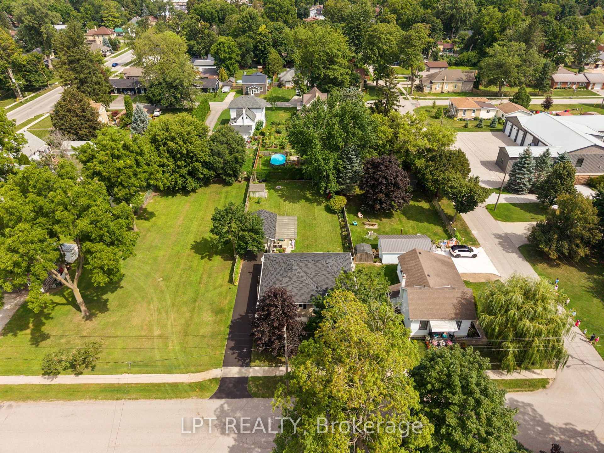 Photo 44 of 226 Tain Street, North Middlesex, Parkhill — HOMEH