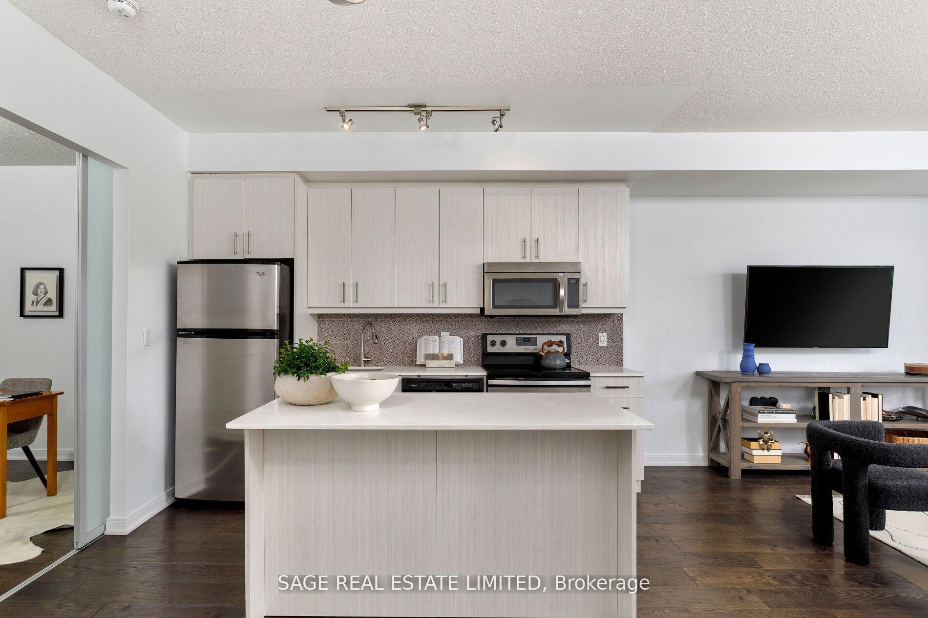 Photo 2 of Unit 401, 760 The Queensway, Etobicoke, Stonegate-Queensway — HOMEH