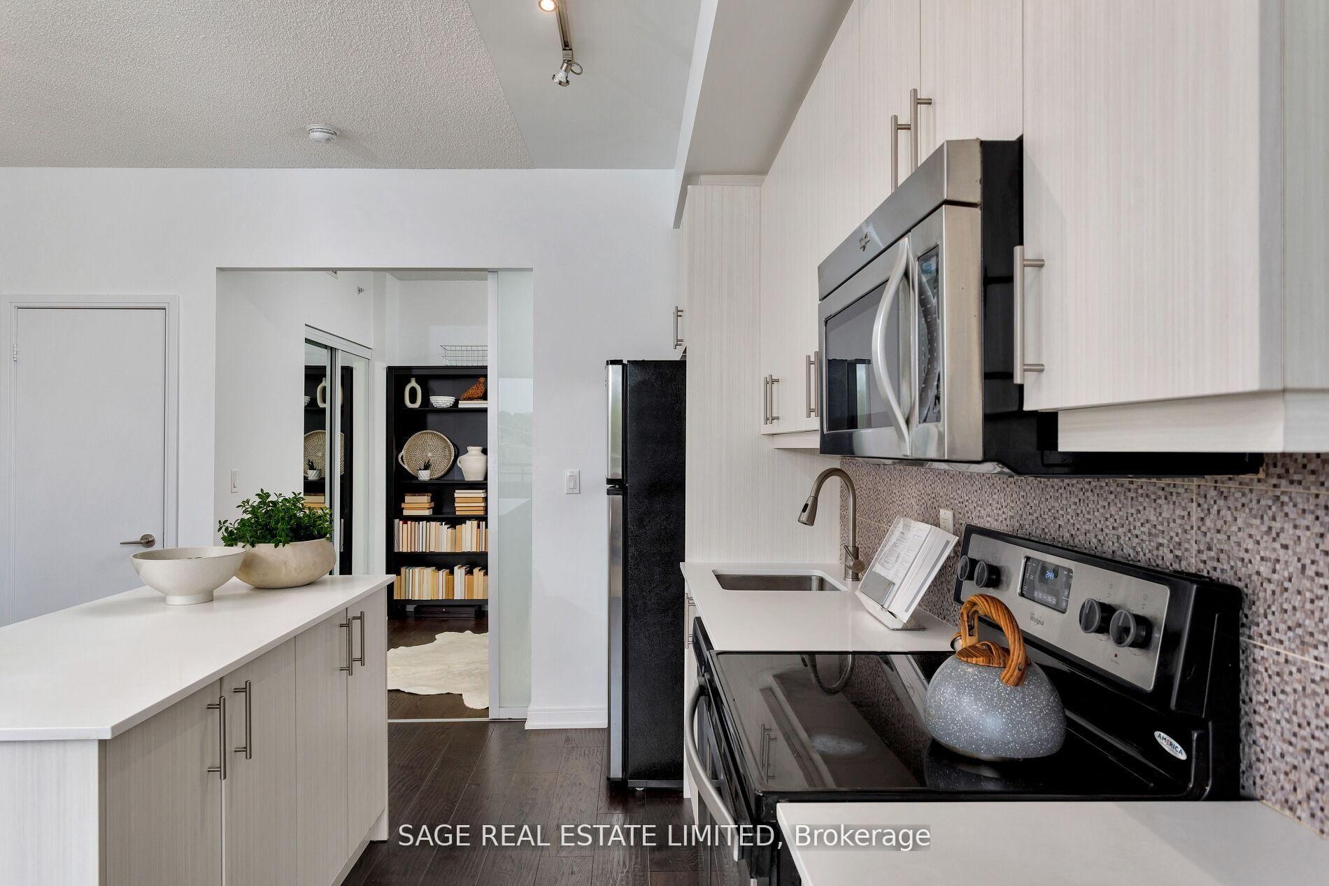 Photo 3 of Unit 401, 760 The Queensway, Etobicoke, Stonegate-Queensway — HOMEH