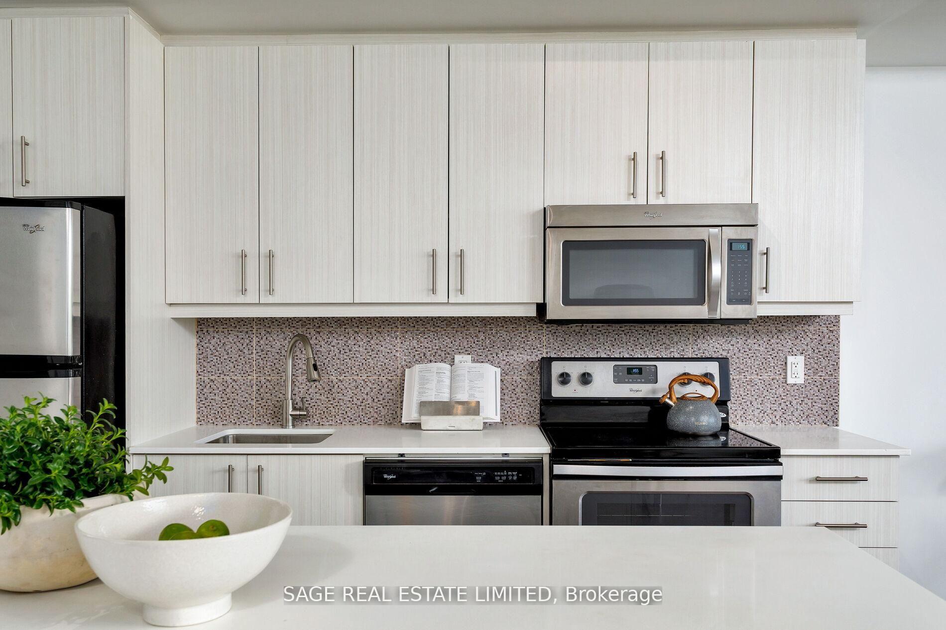 Photo 5 of Unit 401, 760 The Queensway, Etobicoke, Stonegate-Queensway — HOMEH