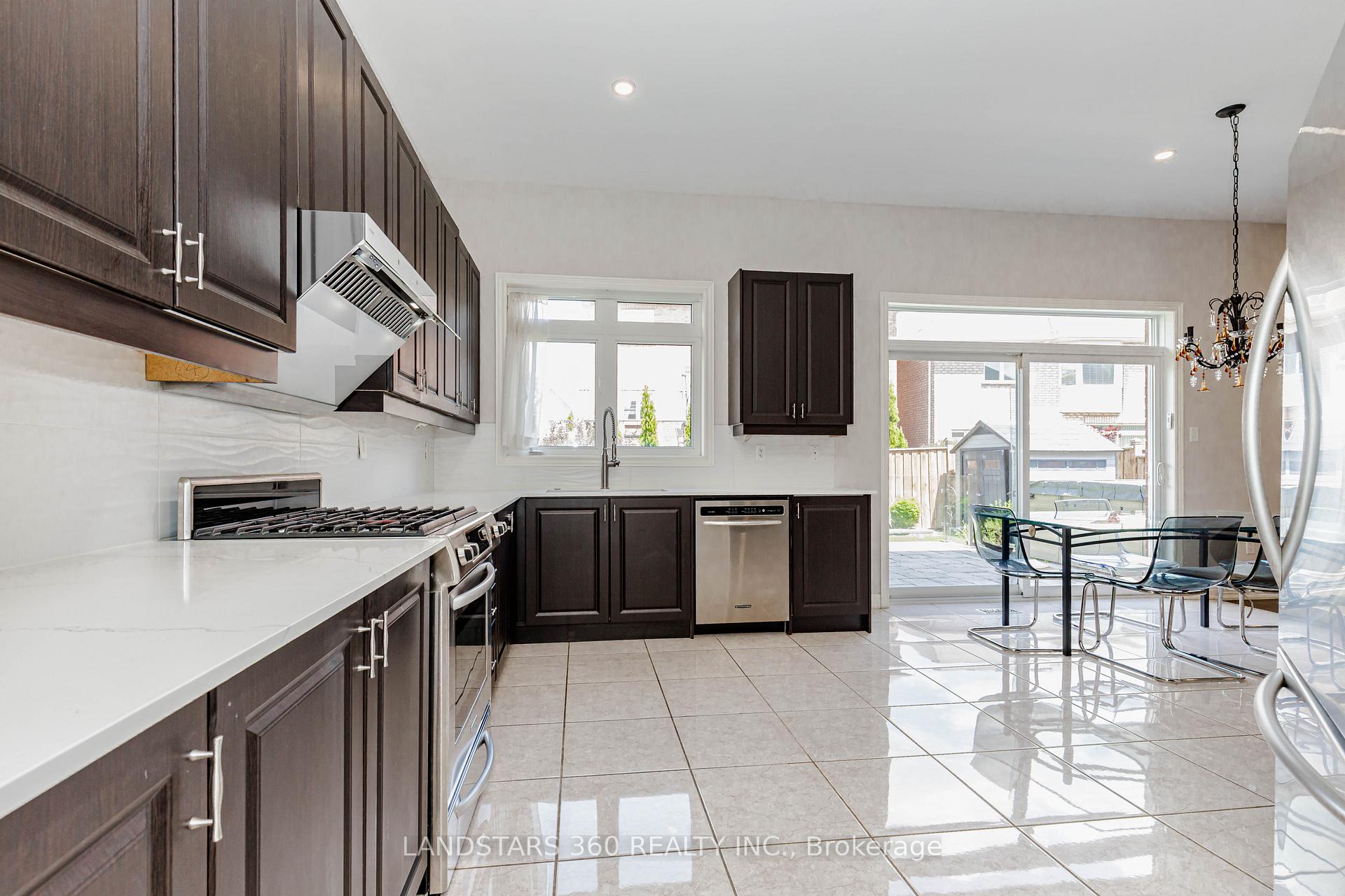 Photo 10 of 314 Tower Hill Road, Richmond Hill, Jefferson — HOMEH