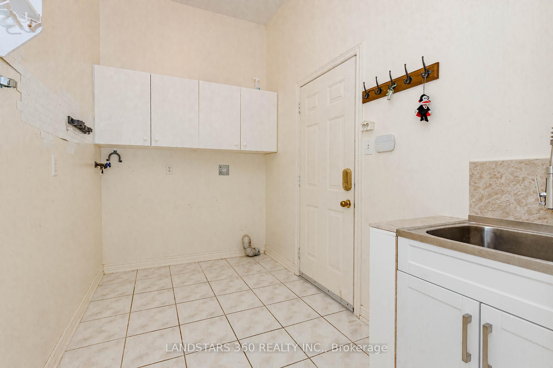 Photo 16 of 314 Tower Hill Road, Richmond Hill, Jefferson — HOMEH