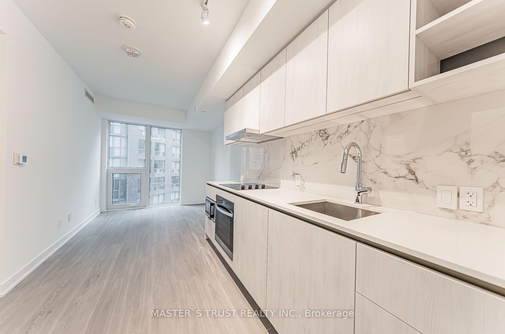 Photo 6 of Unit 701, 8 Wellesley Street W, Toronto, Bay Street Corridor — HOMEH