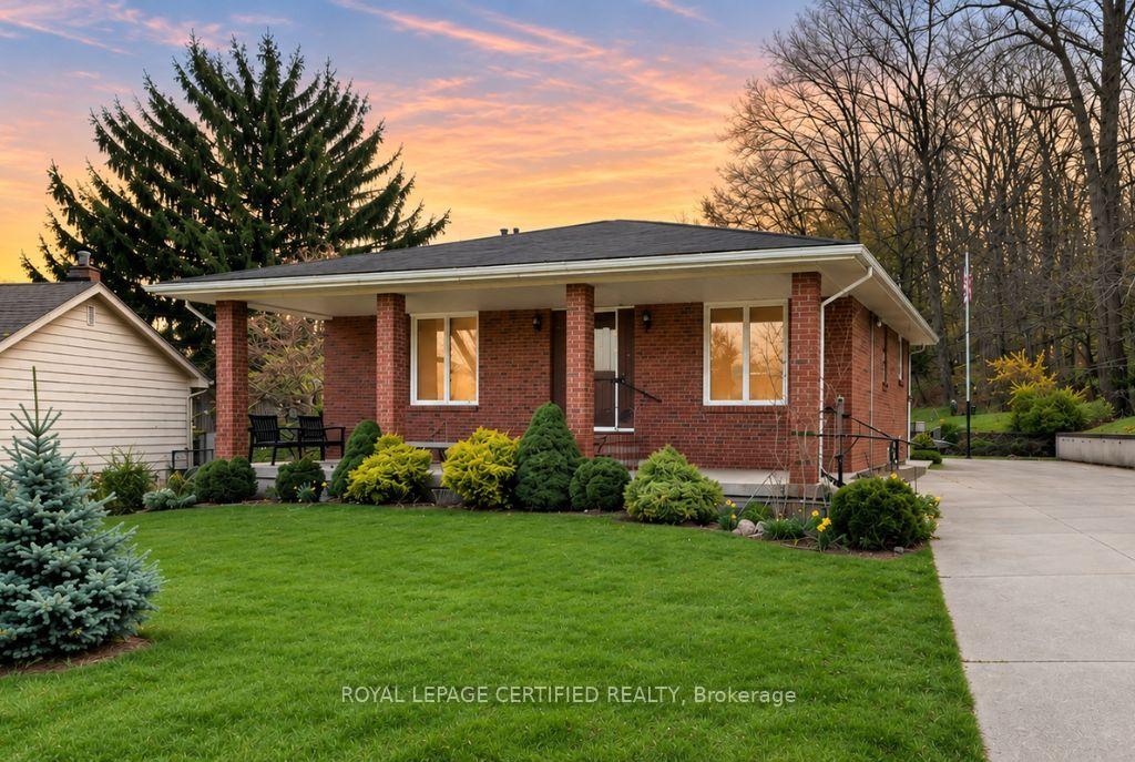 Photo 2 of 84 Homeside Avenue, Hamilton, Stoney Creek — HOMEH