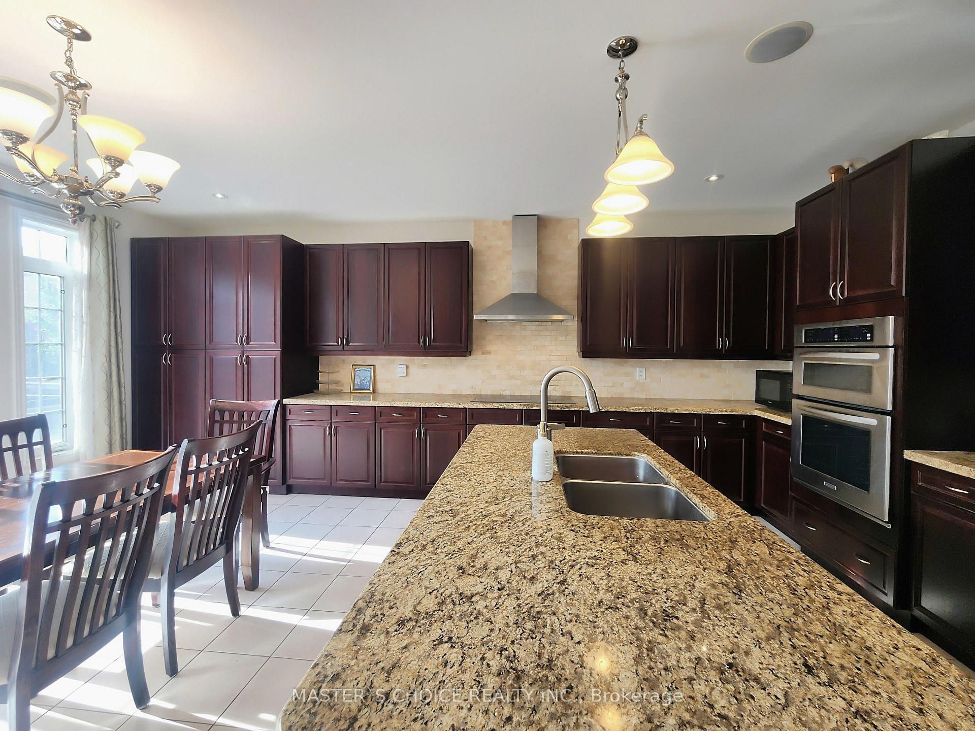 Photo 6 of 47 Sir Modesto Court, Vaughan, Patterson — HOMEH