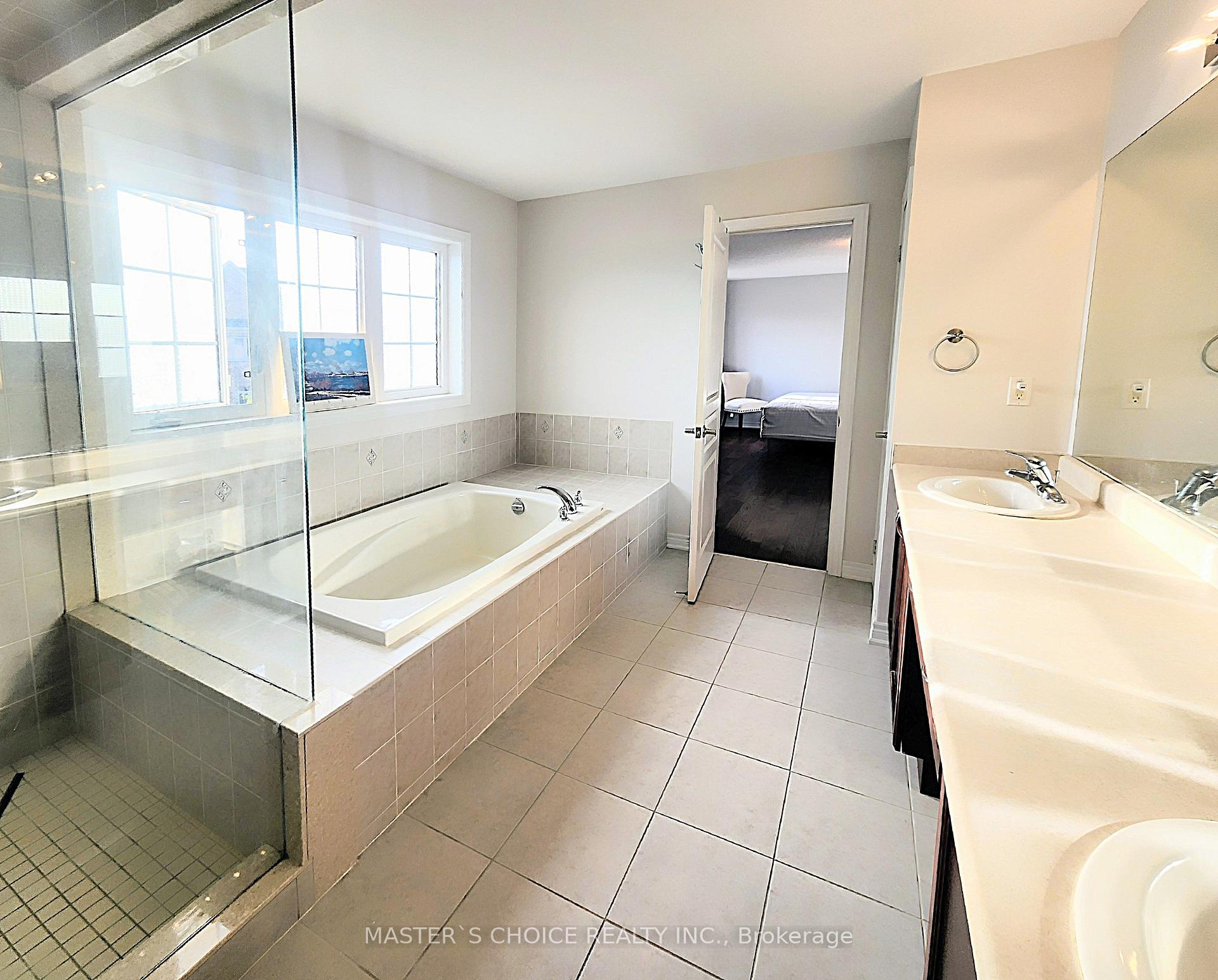 Photo 20 of 47 Sir Modesto Court, Vaughan, Patterson — HOMEH