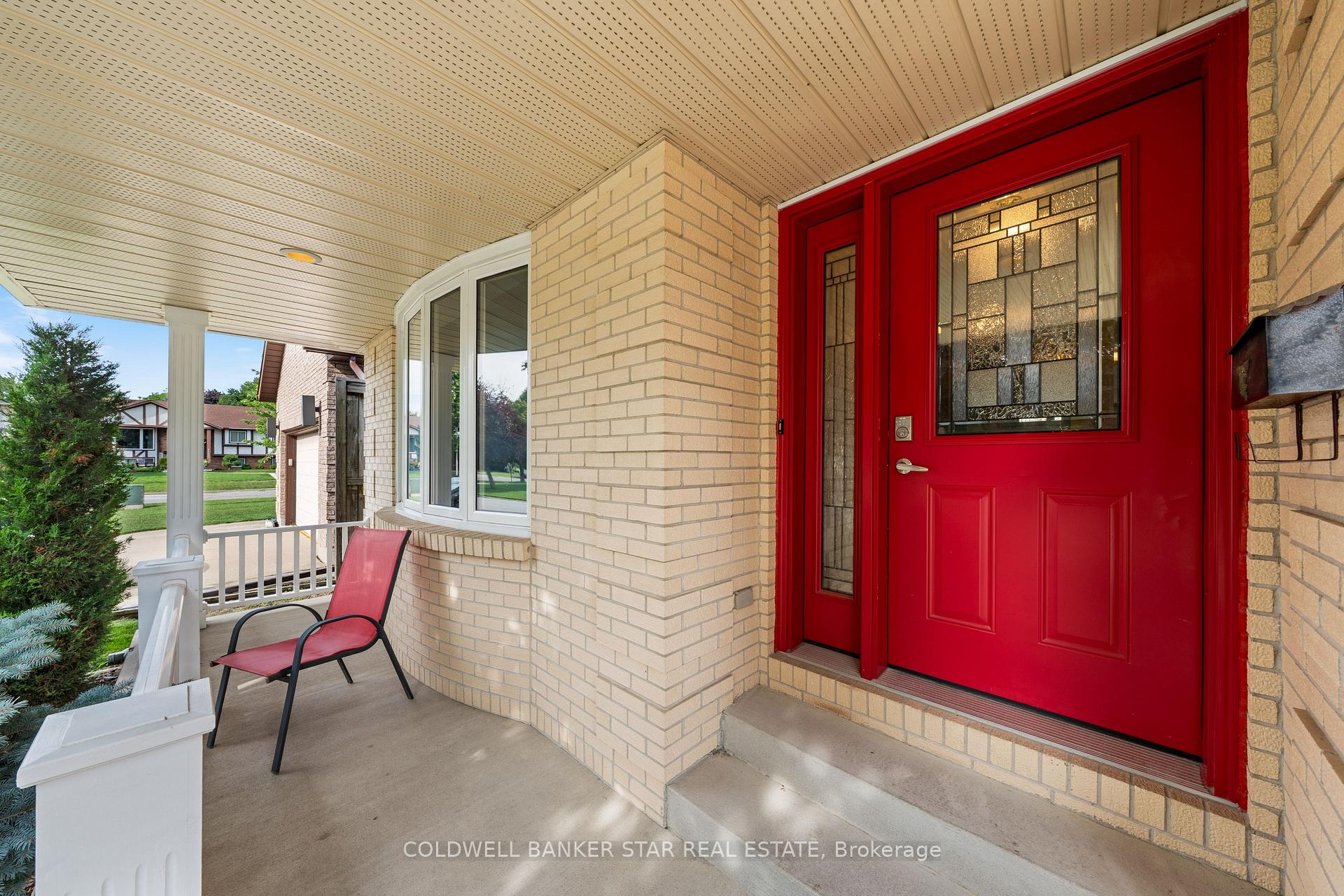 Photo 7 of 1106 Bernard Court, Sarnia — HOMEH